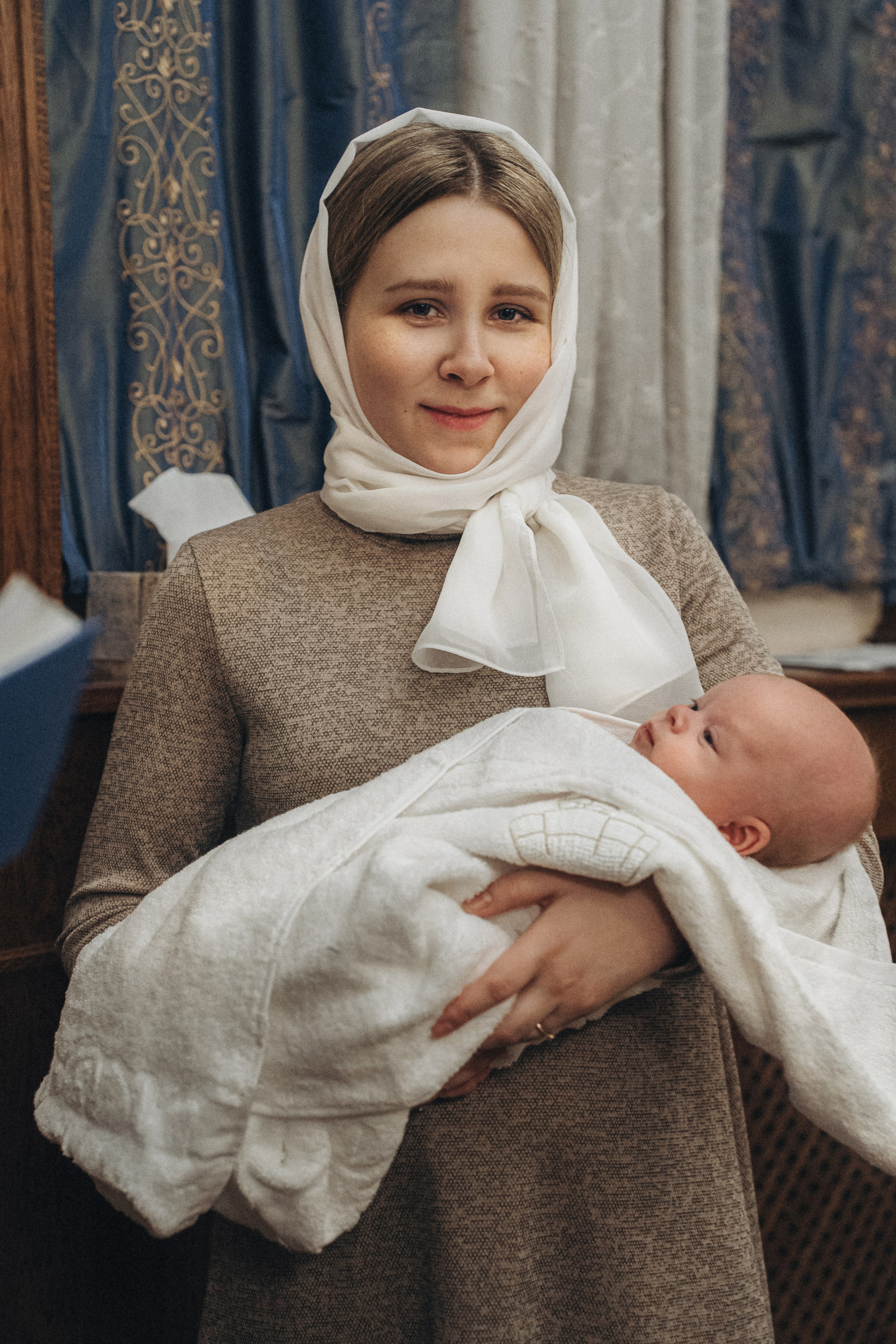 фотосессия крещения, фотограф таинства крещения Москва, ребенок с мамой крещение, фотограф на крещение Королев,  фотограф на таинство Крещения Мытищи, фотограф крещения Мытищи