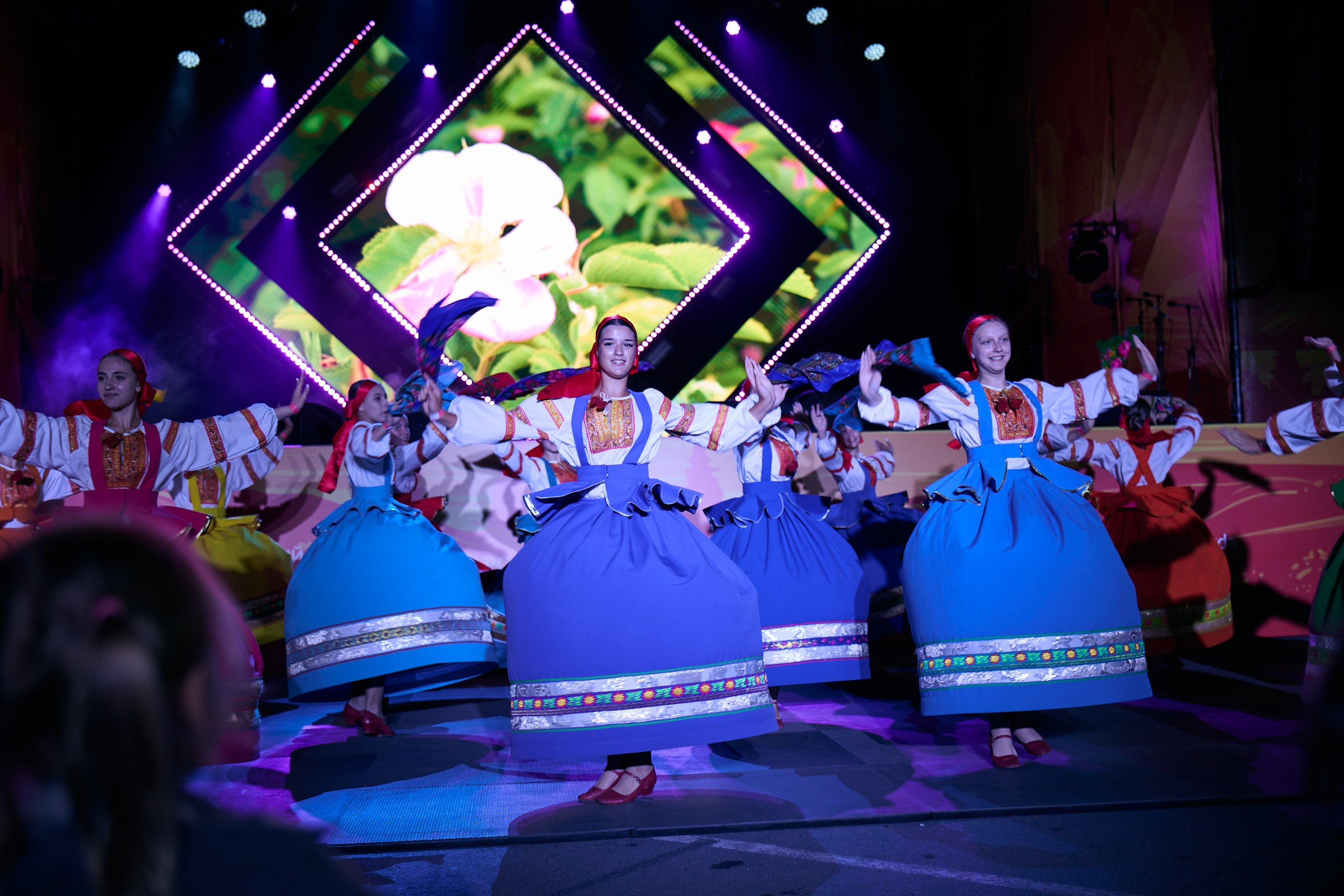 Концерт площадь. Профессиональный репортажный фотограф Инесса Иминова