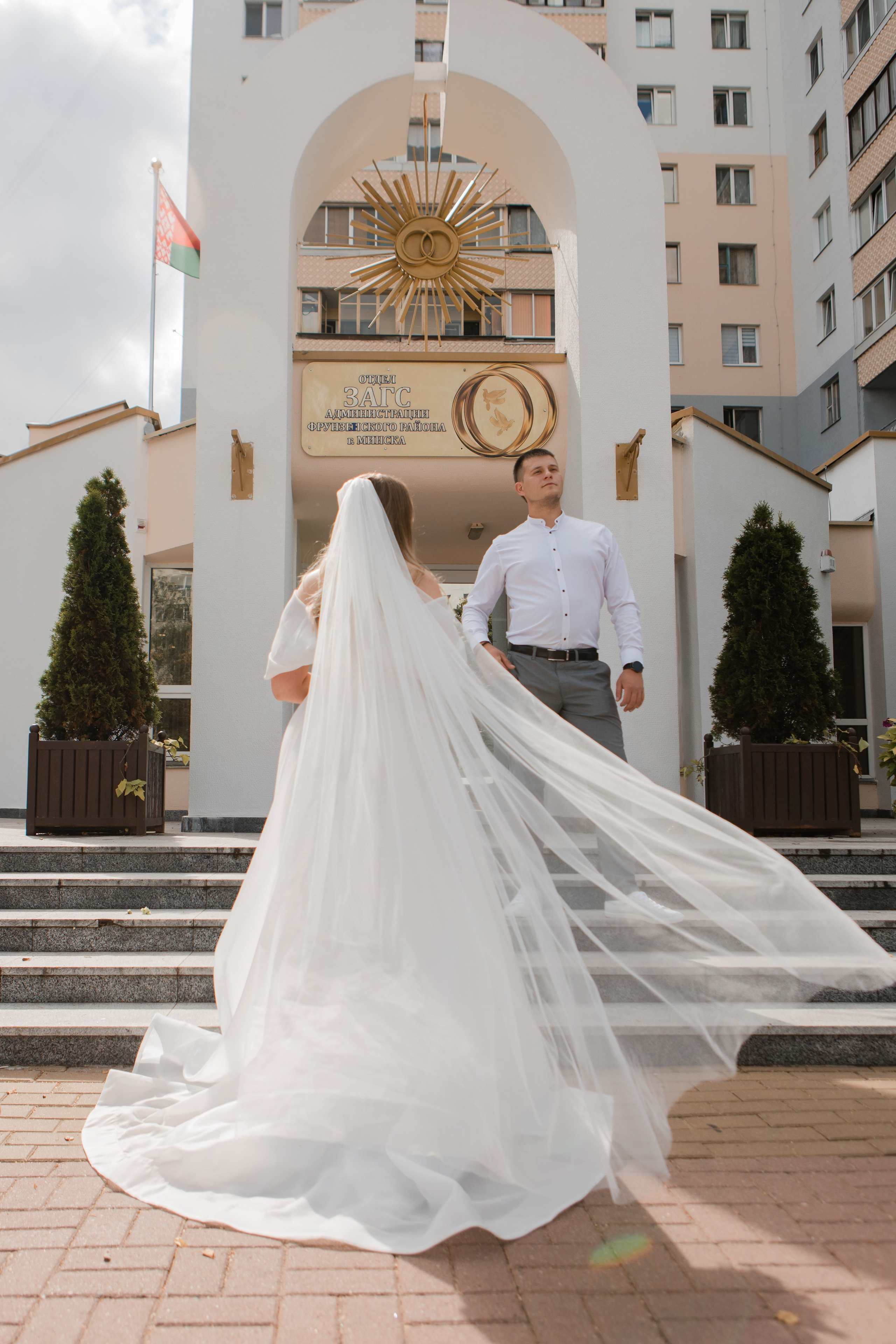 Отдел ЗАГС Администрации Фрунзенского района. Видеосъемка и фотосъемка свадеб. Фотограф и оператор на свадьбу. Видеосъемка подкастов, собственная видео-фотостудии. Предметная фотосъемка