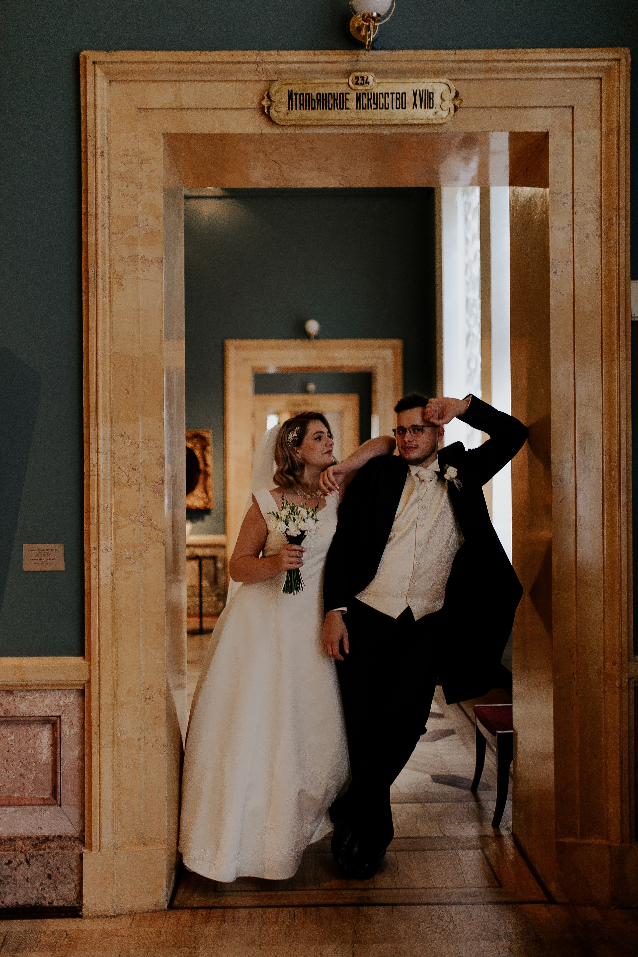 Свадебные фотографии из Эрмитажа. Фотограф в Санкт-Петербурге Лиза Семченкова