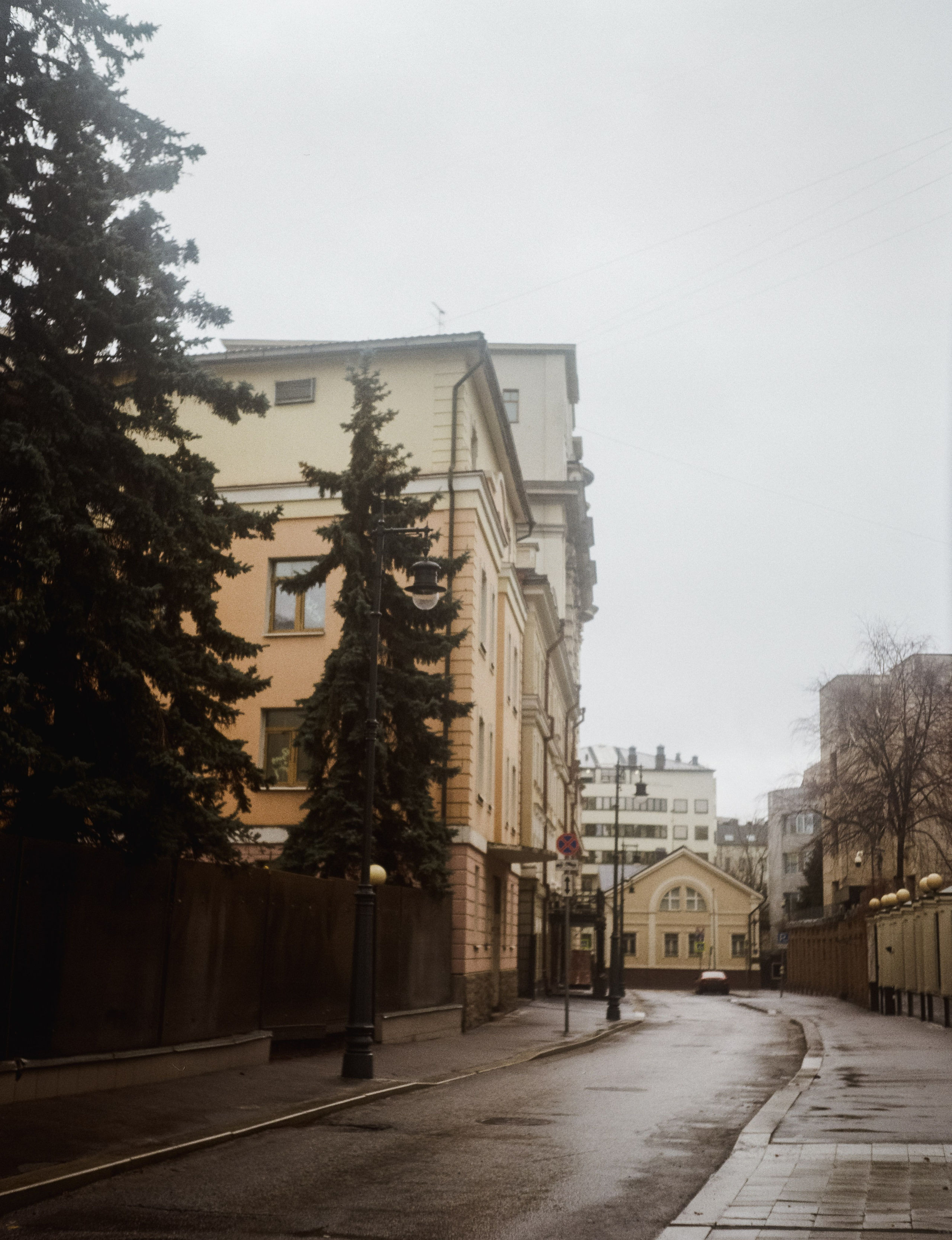 Ул. Большая Полянка и Музей Тропинина / Kodak Gold 200 / Konishiroku Pearl II