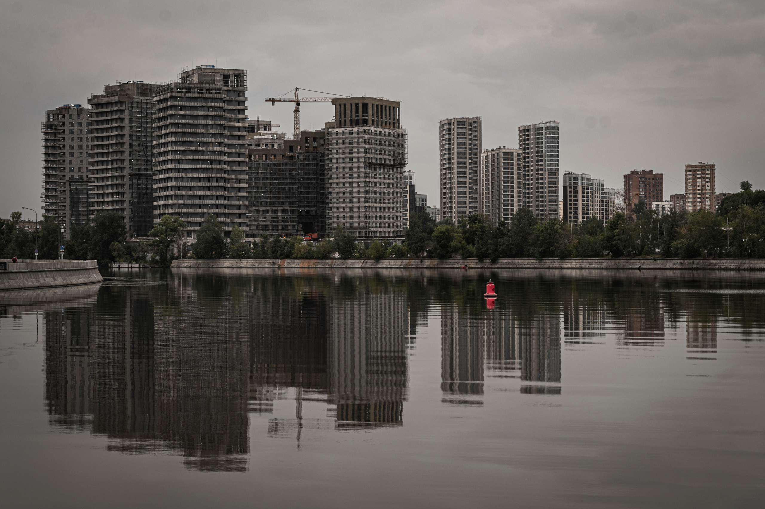 Москва-река. Лето. Яхта. Фотограф Роман Адлер