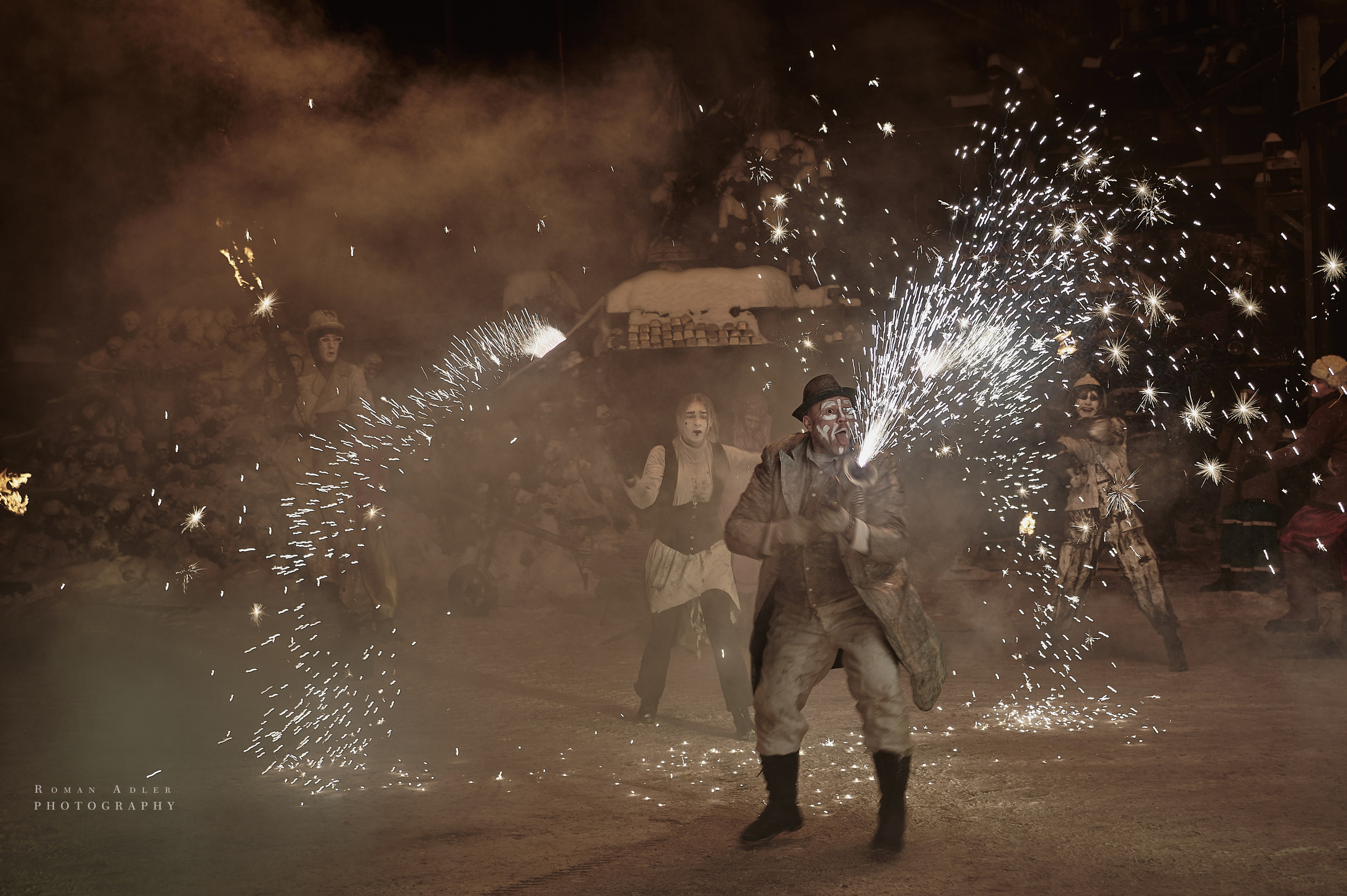Новогодняя сказка от Ночных волков. Фотограф Роман Адлер