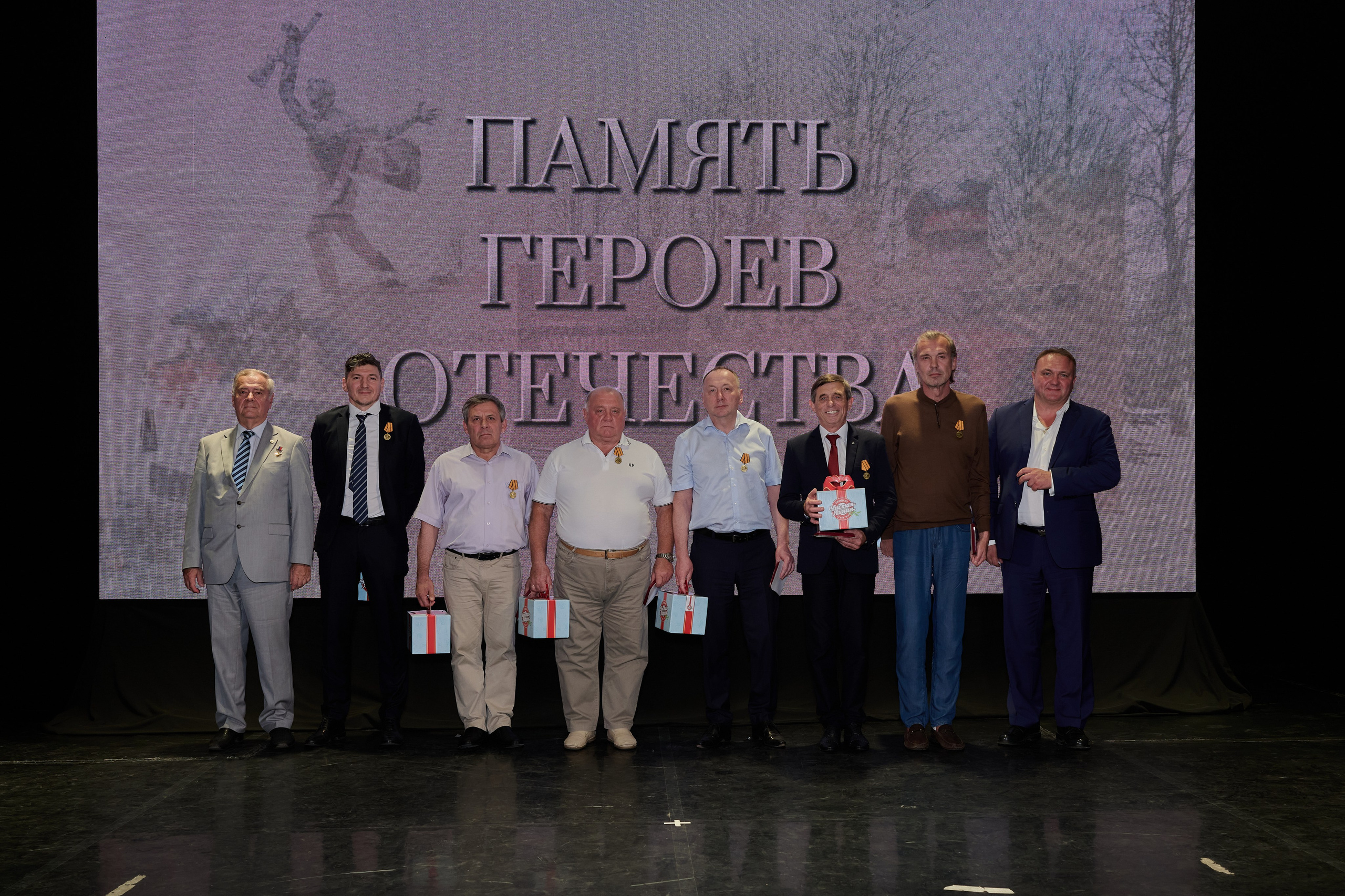 Церемония награждения медалями «Память Героев Отечества». Фотограф Роман Адлер