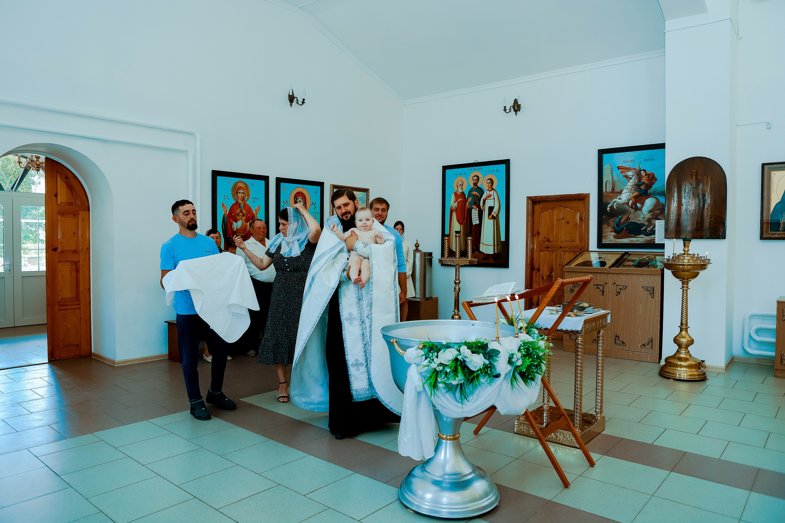 Таинство Крещения Отца и Дочери. Свадебный фотограф Евгения Фролова г. Каменск-Шахтинский, Донецк, Ростов