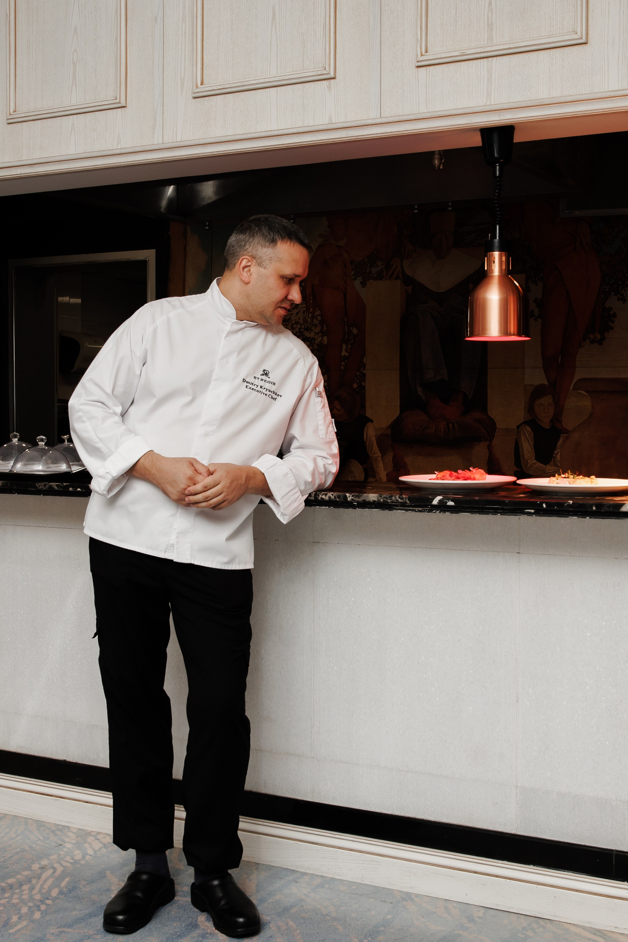 Дмитрий Крючков, шеф-повар отеля The St. Regis Moscow Nikolskaya. Свадебный/Портретный фотограф снимаю в Москве