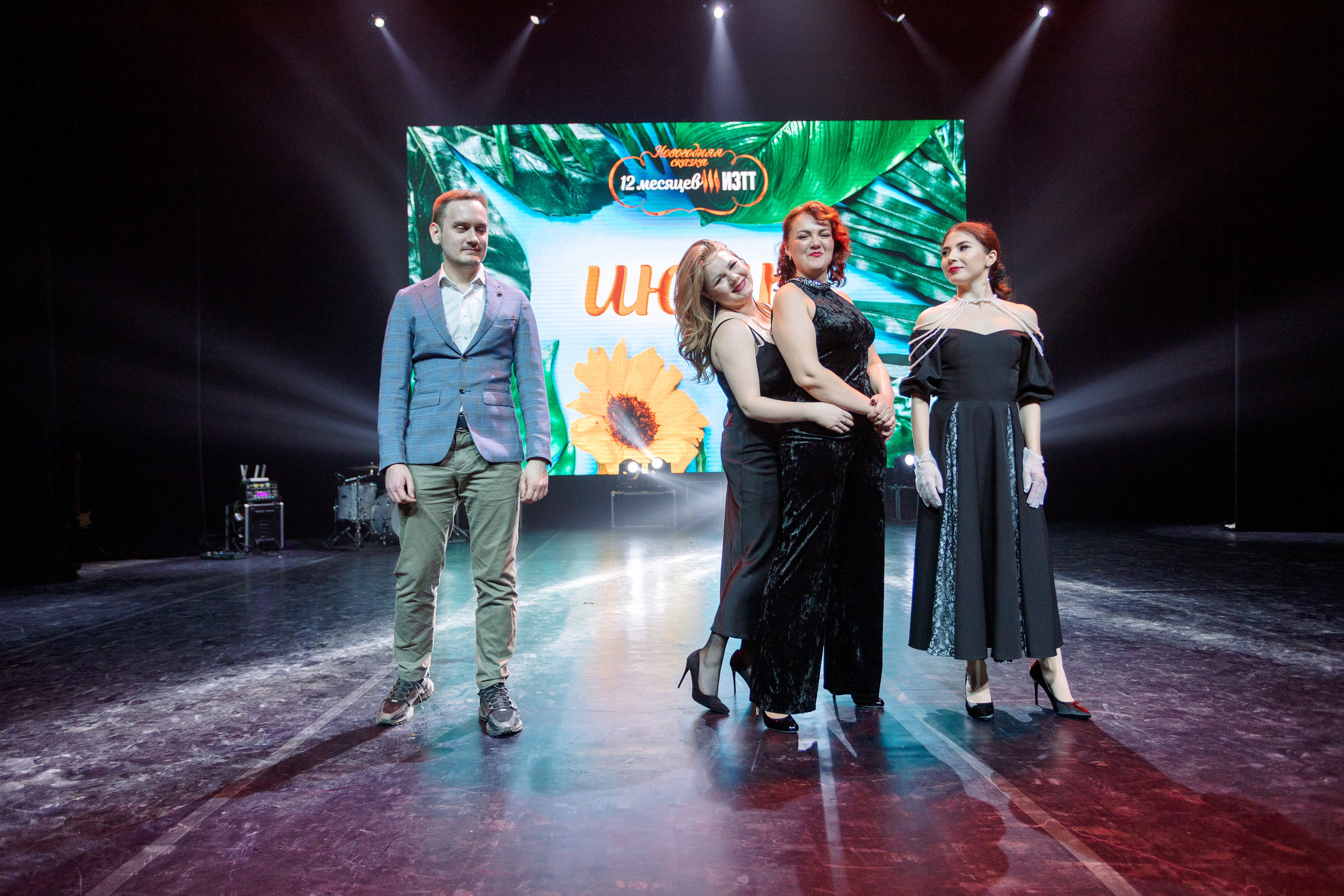 РЕПОРТАЖ: НОВЫЙ ГОД В ДК МЕТАЛЛУРГ. Профессиональный фотограф в Ижевске Леша Петров