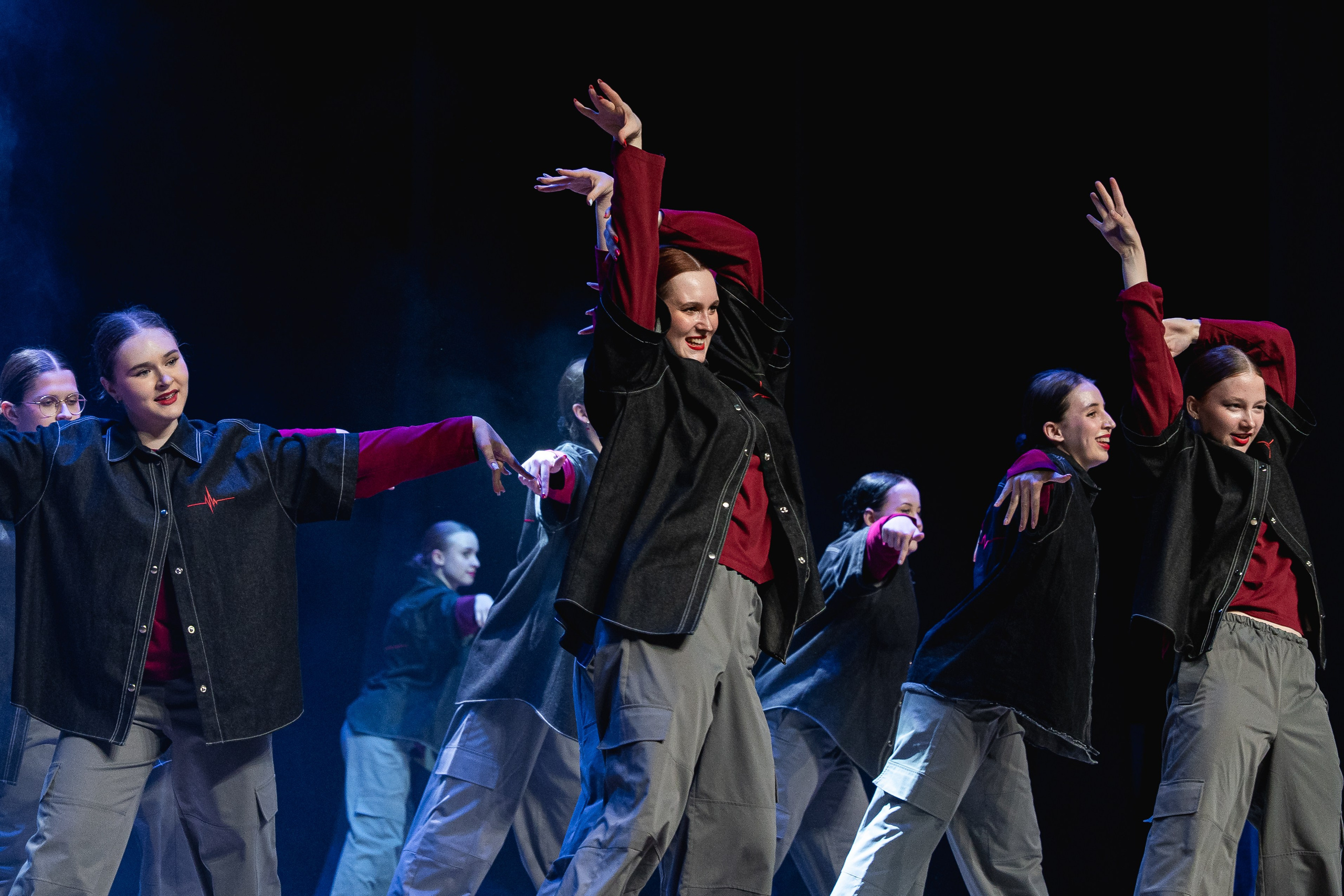 Отчётный концерт танцевально-спортивного клуба «PULSE». Портретный и репортажный фотограф в Воронеже: Анастасия Пузикова