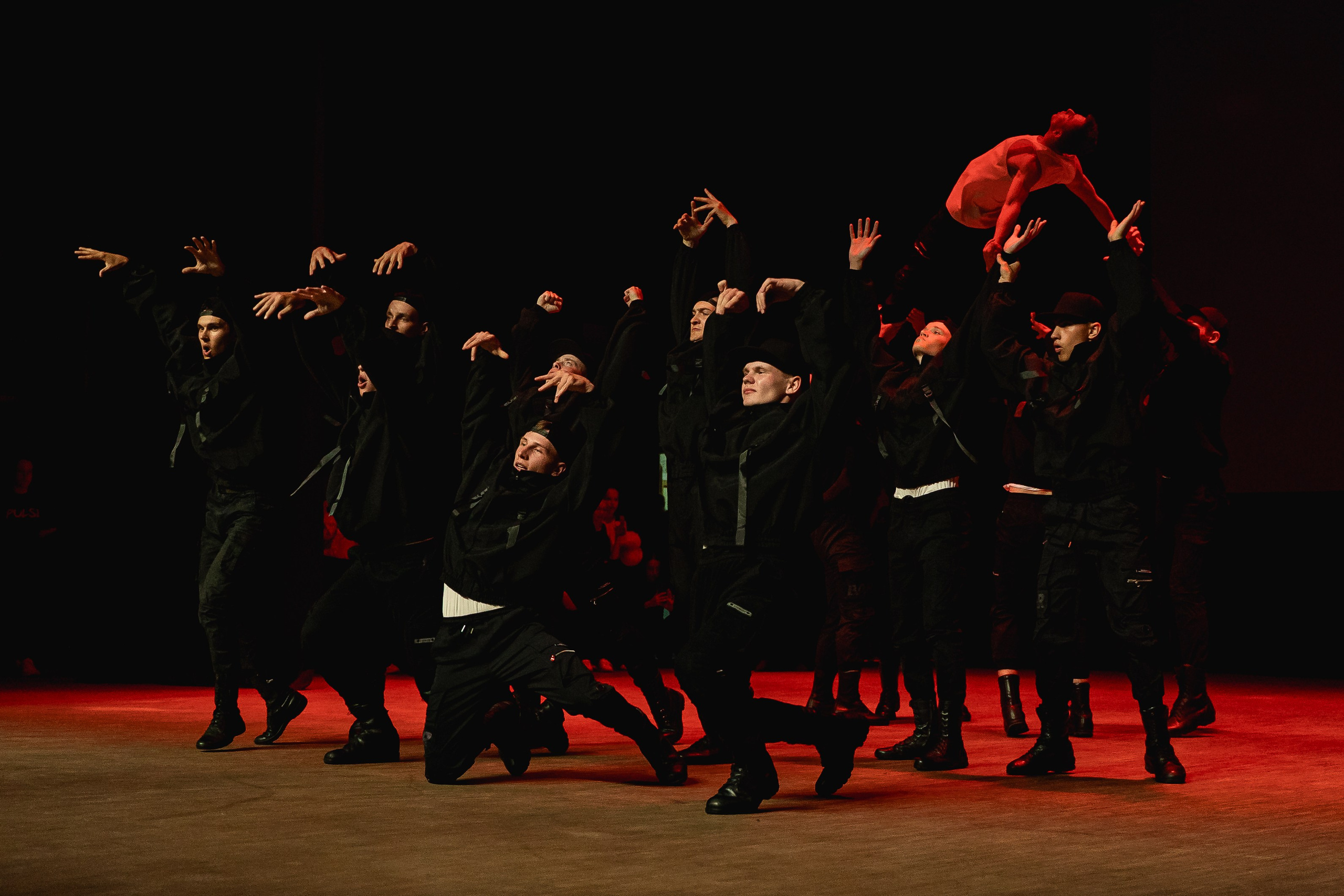 Отчётный концерт танцевально-спортивного клуба «PULSE». Портретный и репортажный фотограф в Воронеже: Анастасия Пузикова