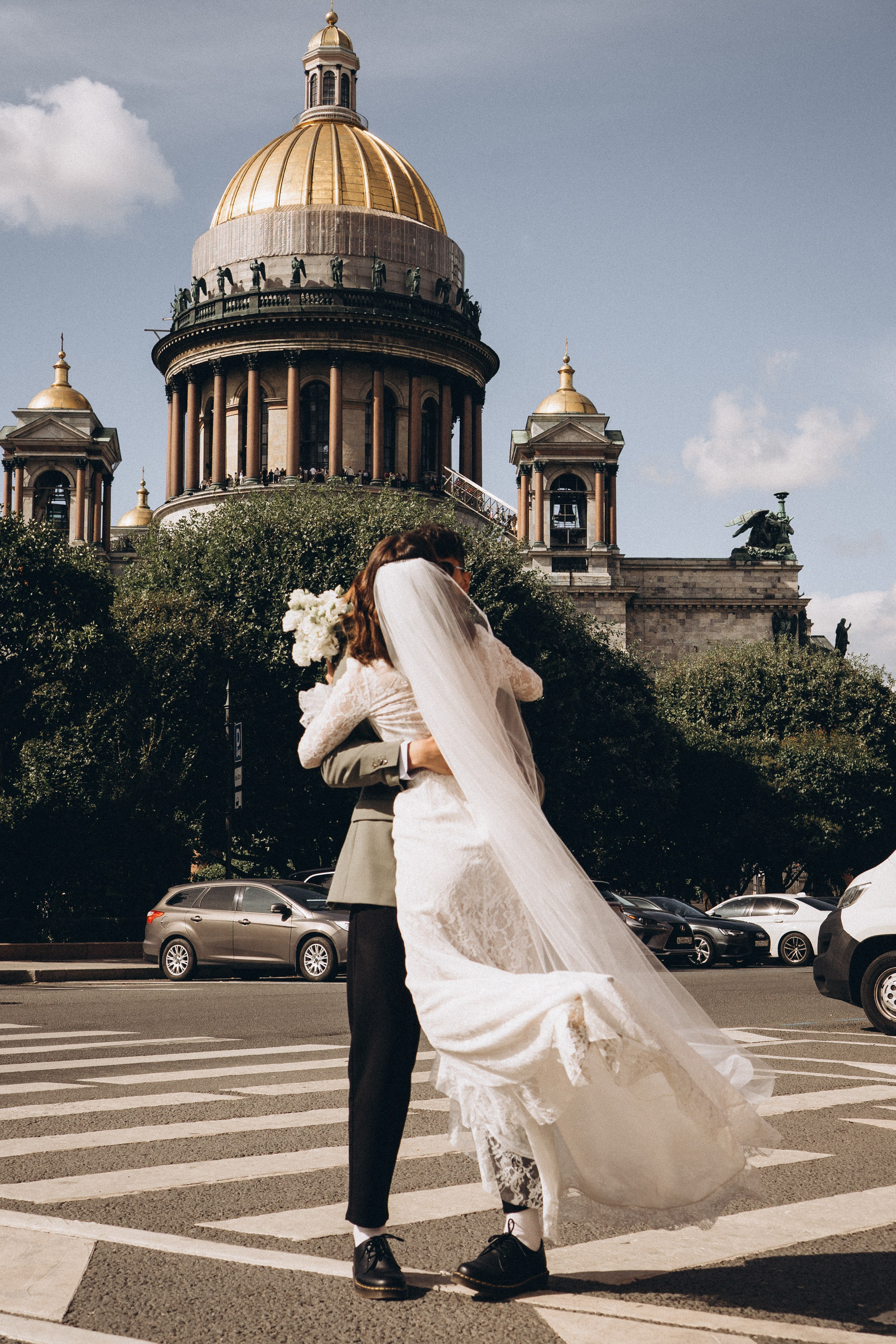 СВАДЕБНАЯ ПРОГУЛКА ВОЗЕ ИСАИКЕВСКОГО СОБОРА АСТОРИИ И ЗАКОНОДАЛЕТНОГО СОБРАНИЯ. Профессиональный фотограф, Санкт-Петербург — Виктория Богомолова