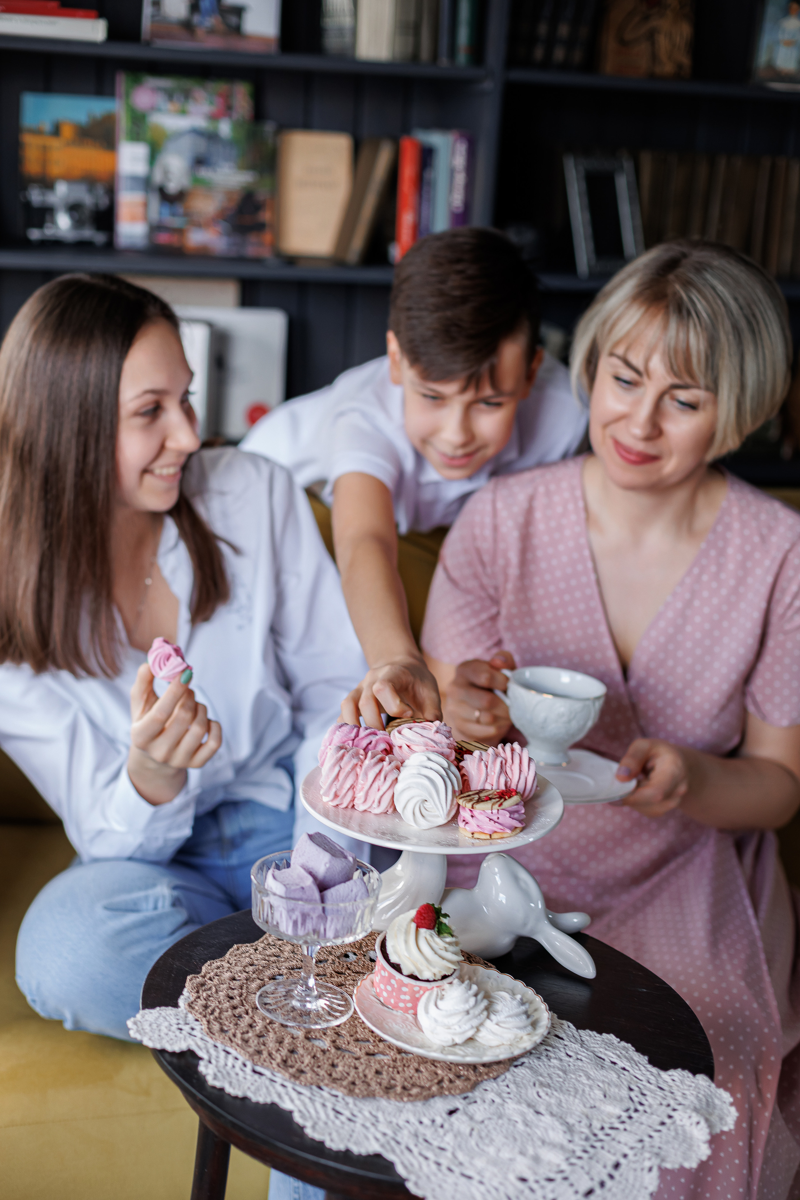 Контент съёмка для домашнего кондитера Ольги «Тут.зефир». Семейный и детский фотограф Комина Елена, Власиха, Одинцово