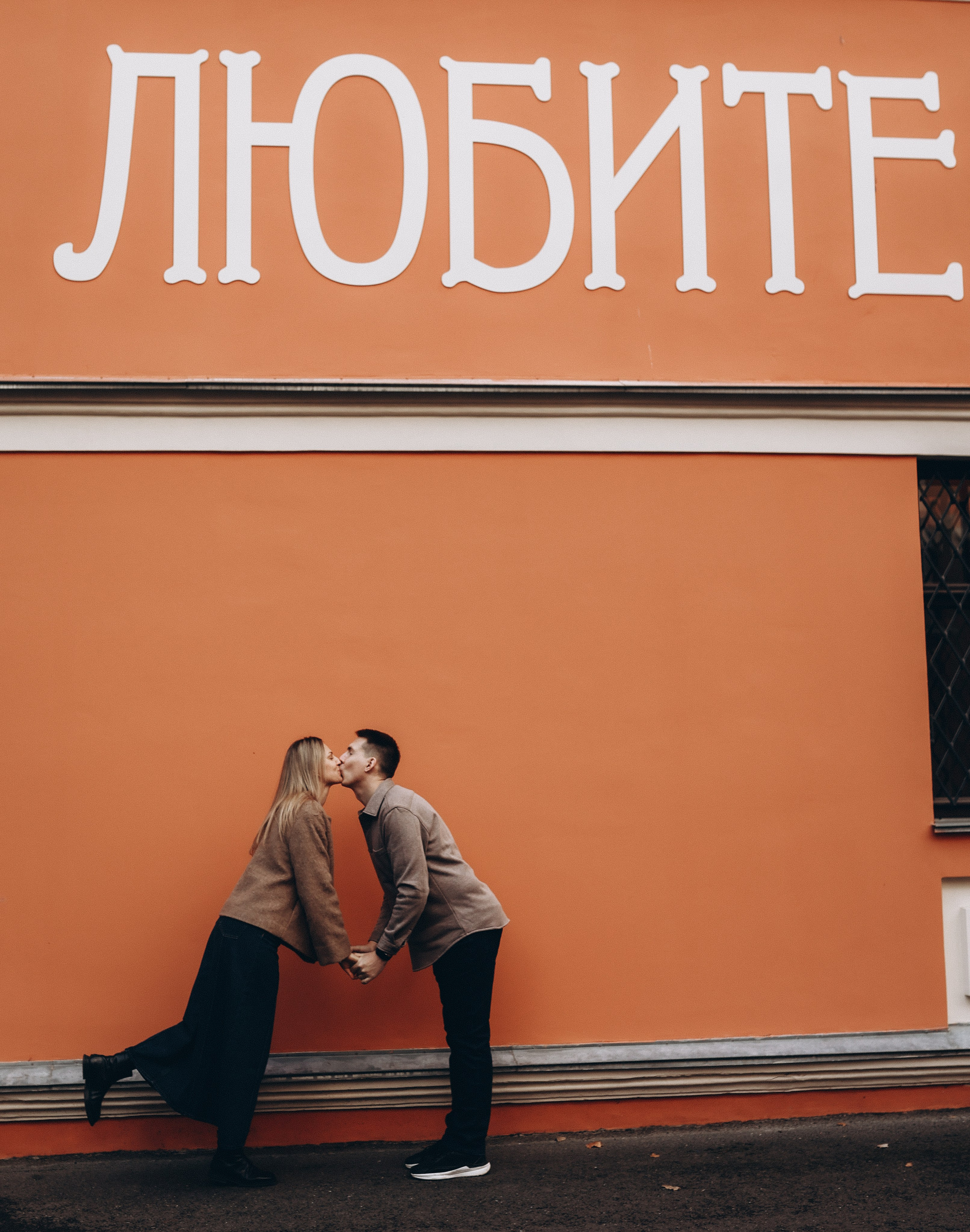 Lovestory фотосессия фотосессия пары камерная свадьба свадьба для двоих. Семейный фотограф Виолетта Ватман