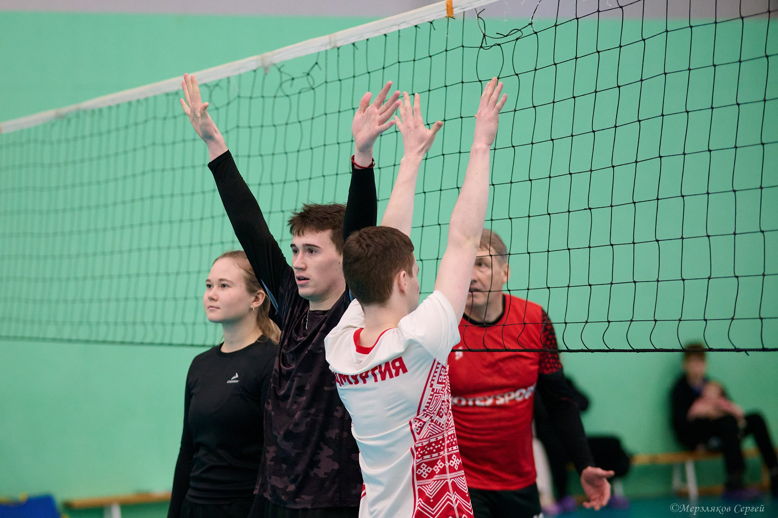 Новогодний волейбольный турнир. Ижевск. 16.12.23. Спортивный репортажный фотограф в Ижевске Сергей Мерзляков