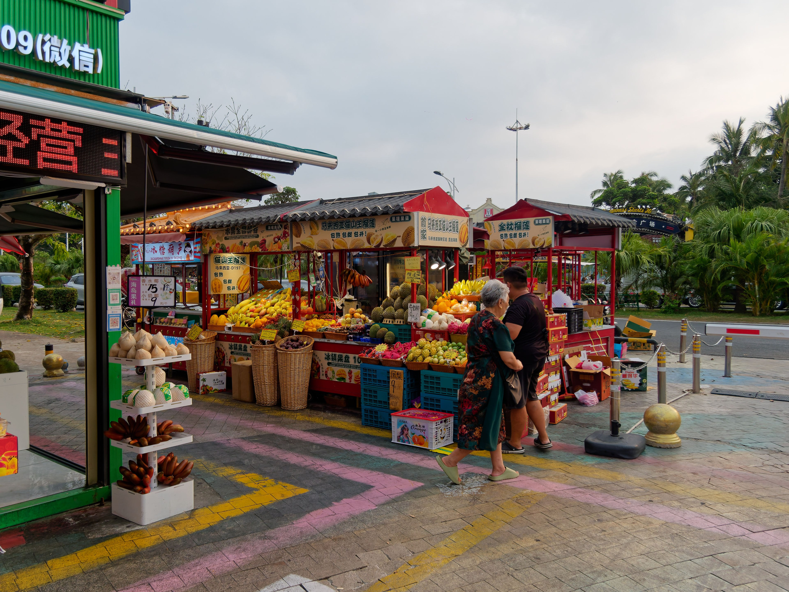 Хайнань 2026, «Food Street» ночная улица еды в Ялунване. Фотопрогулки по Миру
