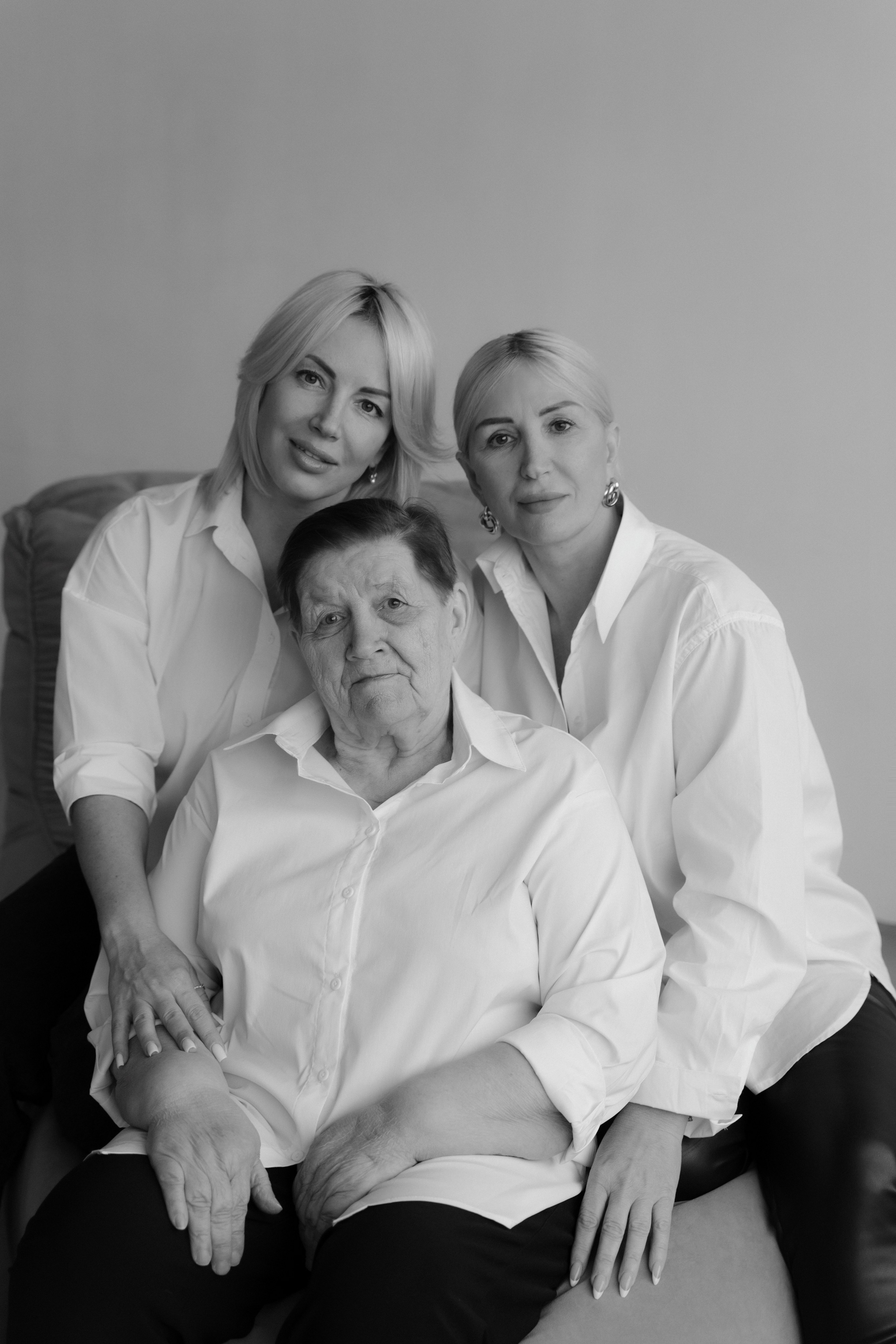 Семейная. Четыре поколения. Фотограф в Новосибирске. Ефимова Анастасия