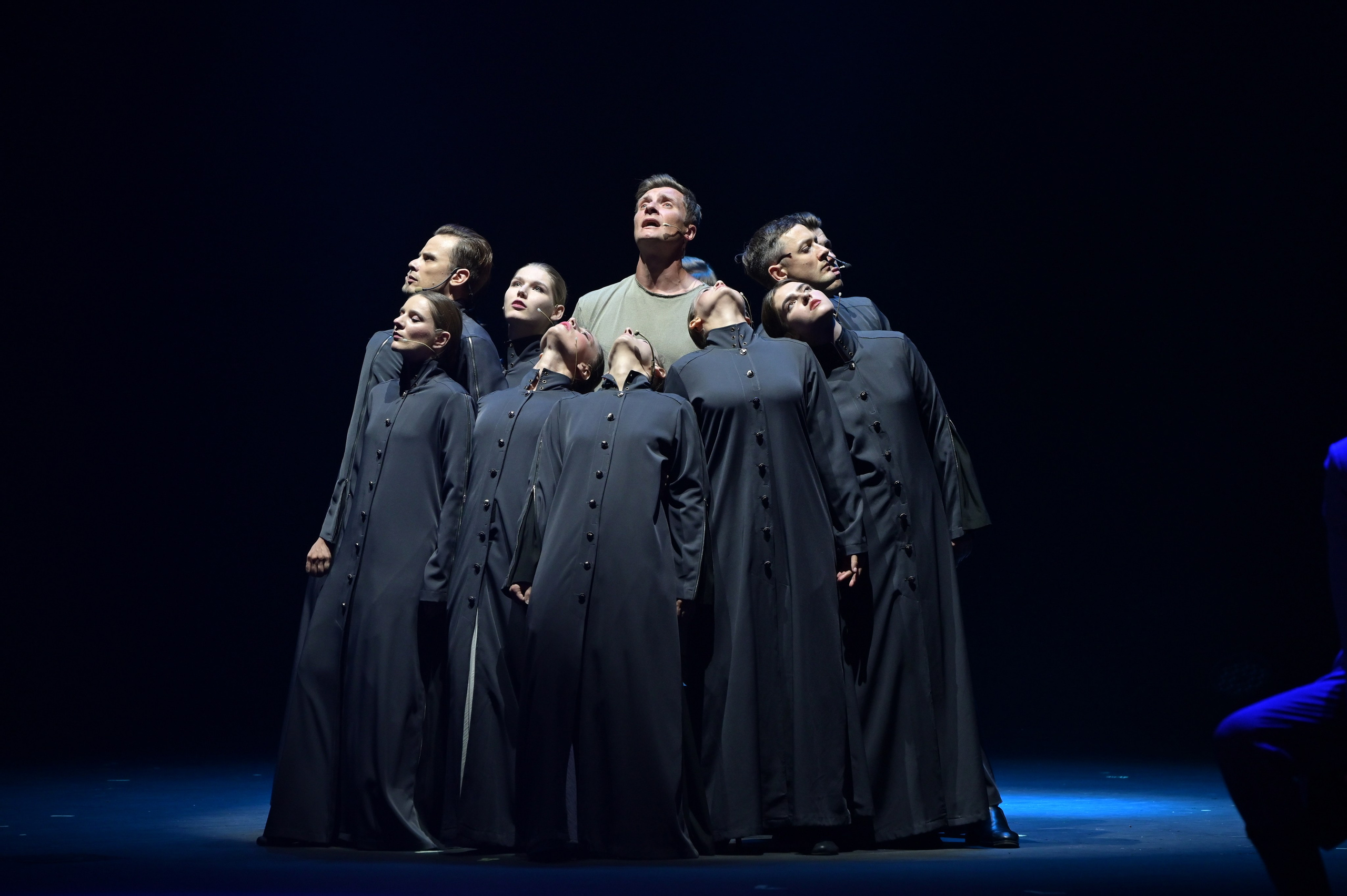 театр , актер , спектакль , мужчины актеры , премьера спектакля , фото с премьеры спектакля , фотографирование спектакля , съемка спектакля , репортажная съемка , танец , пластика динамика , мимика ,эстетика , выражения, эмоции 