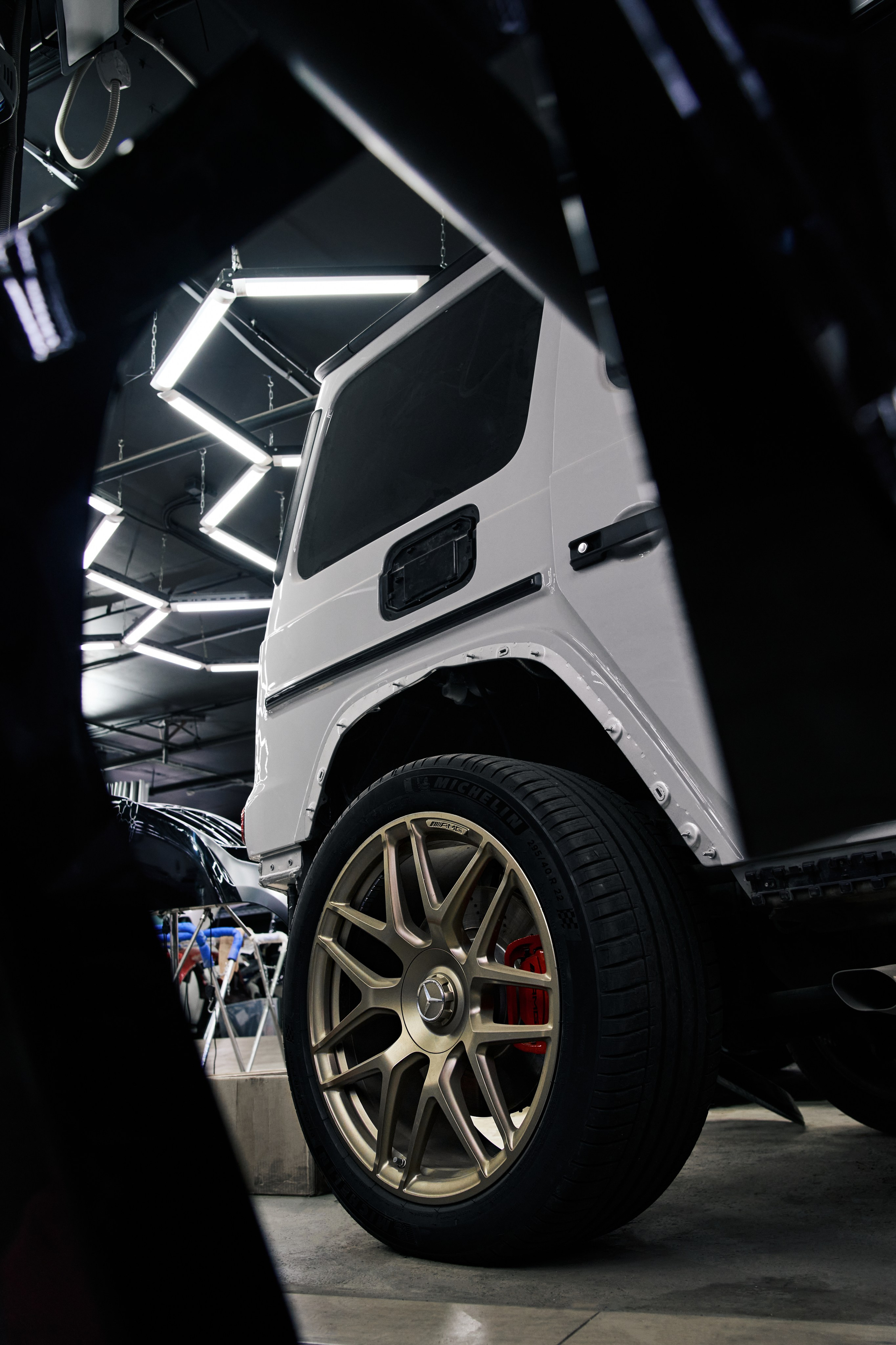 Белый Mercedes-Benz G-Class (Гелендваген) в тюнинг-ателье Eastline Garage в Москве