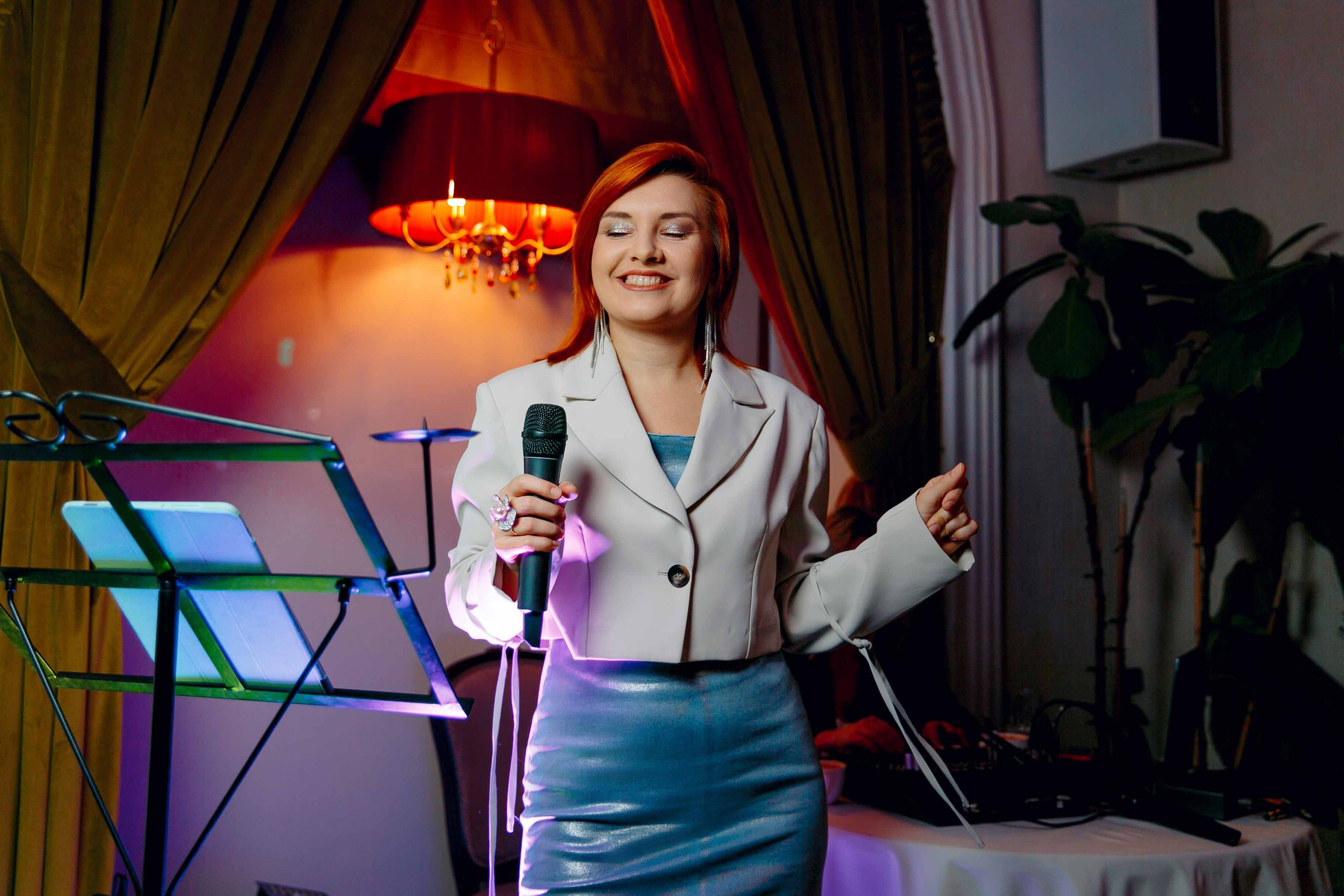 Вечер в «Дежавю». Ваш репортажный фотограф Артемий Антонов