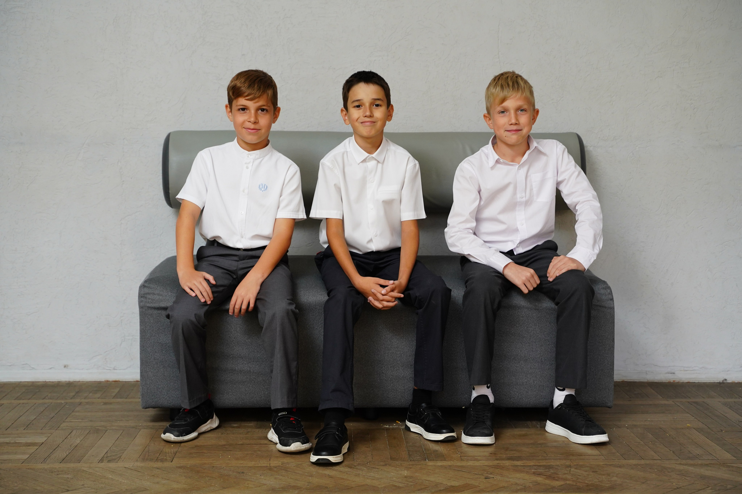 4 кл Мелкие группы. MEMENTO.Выпускные альбомы, школьные, юбилейные и другие книги. Ростов-на-Дону