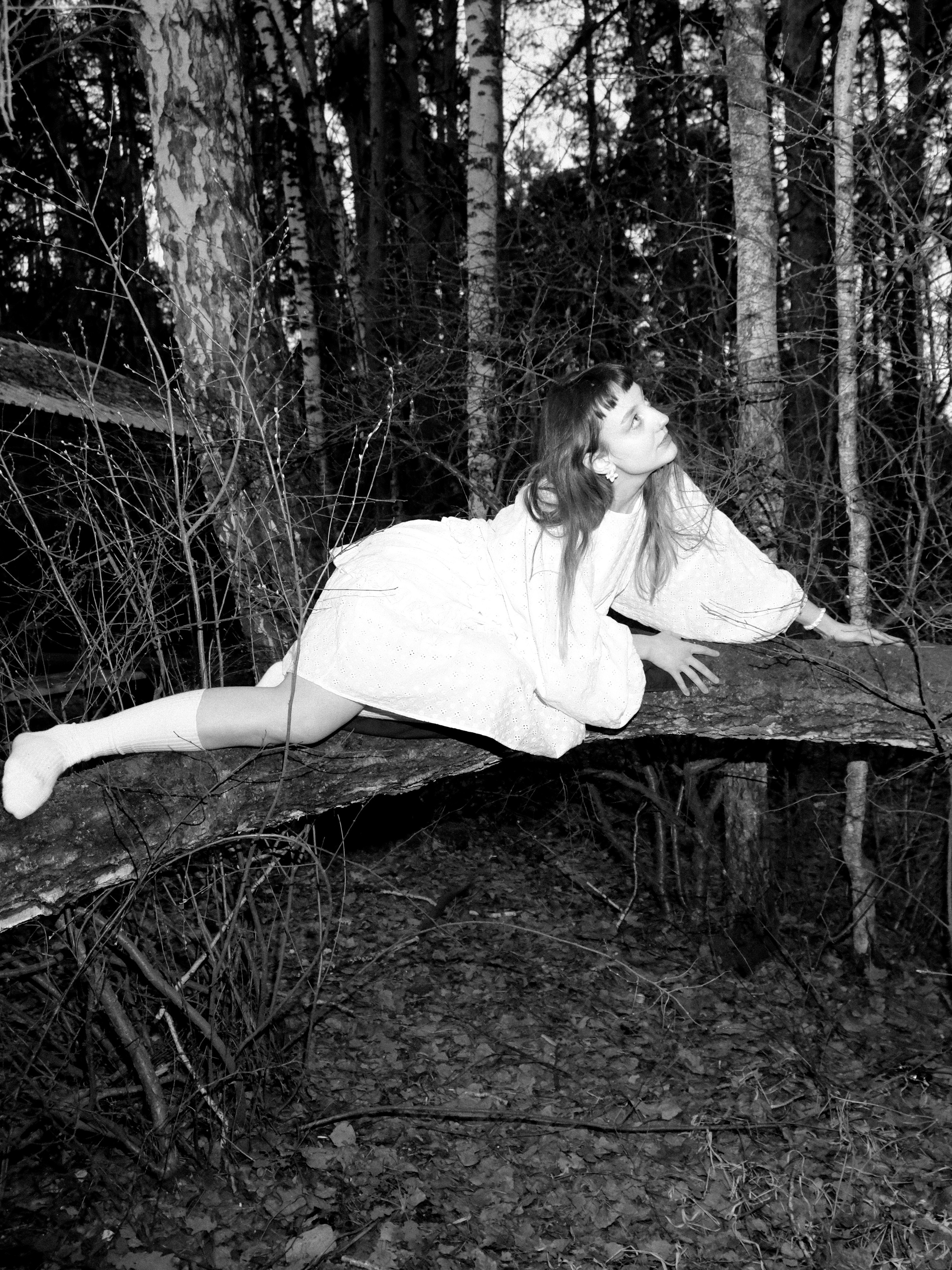 Полина на дереве. Фотограф в Челябинске Анастасия Синягина