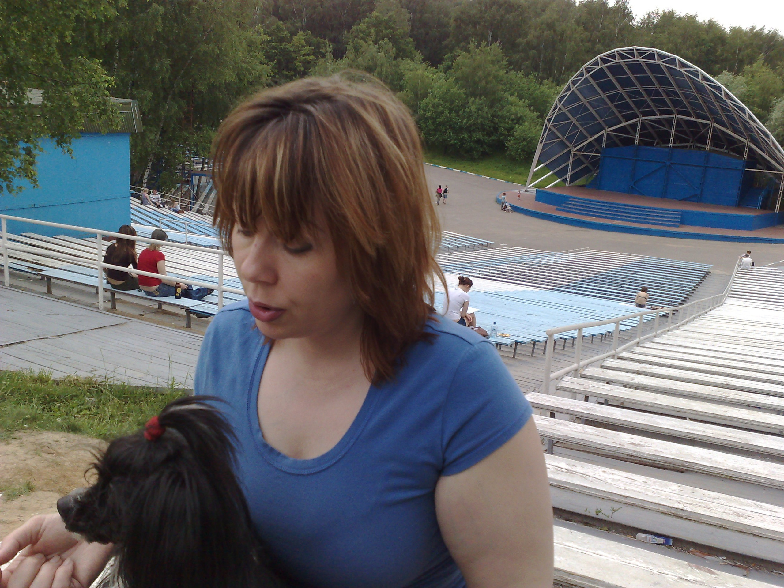 Зося на прогулке. Питомник китайских хохлатых собак Poale Ell: купить щенка в питомнике