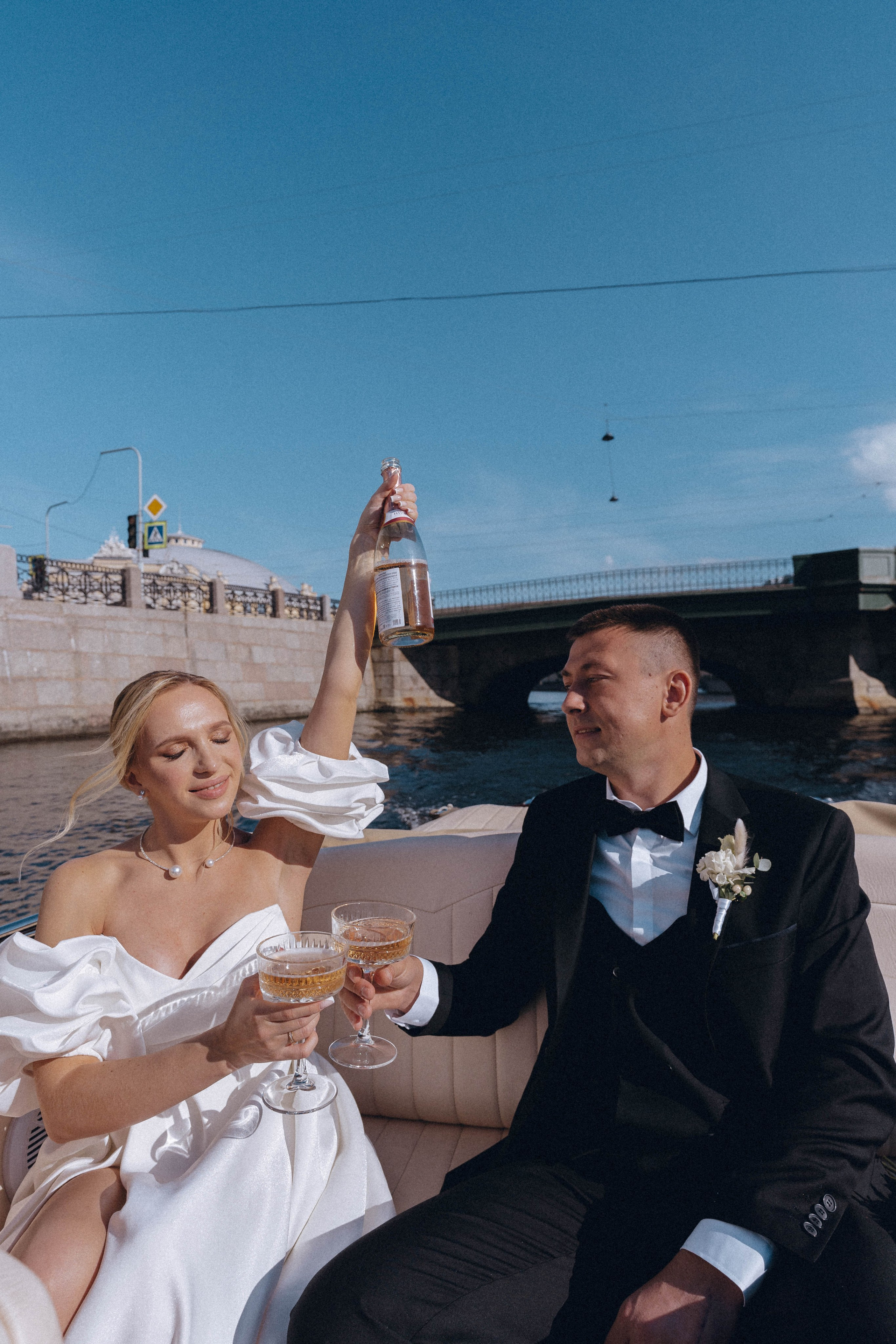 СВАДЕНБНАЯ СЬЕМКА НА КАТЕРЕ ПО КАНАЛАМ САНКТ-ПЕТЕРБУРГА И В АКВАТОРИИ НЕВЫ. Профессиональный фотограф, Санкт-Петербург — Виктория Богомолова
