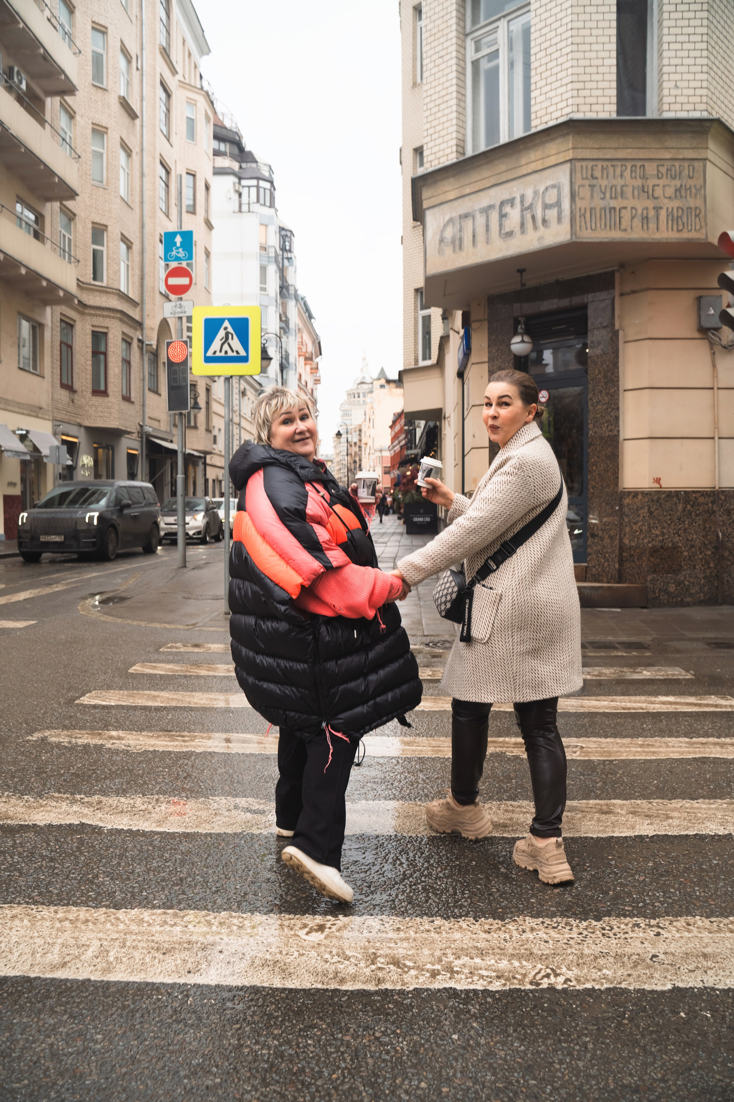 FRIENDS story Надежда + Ирина. Контент фотограф в Москве Кулич Настя