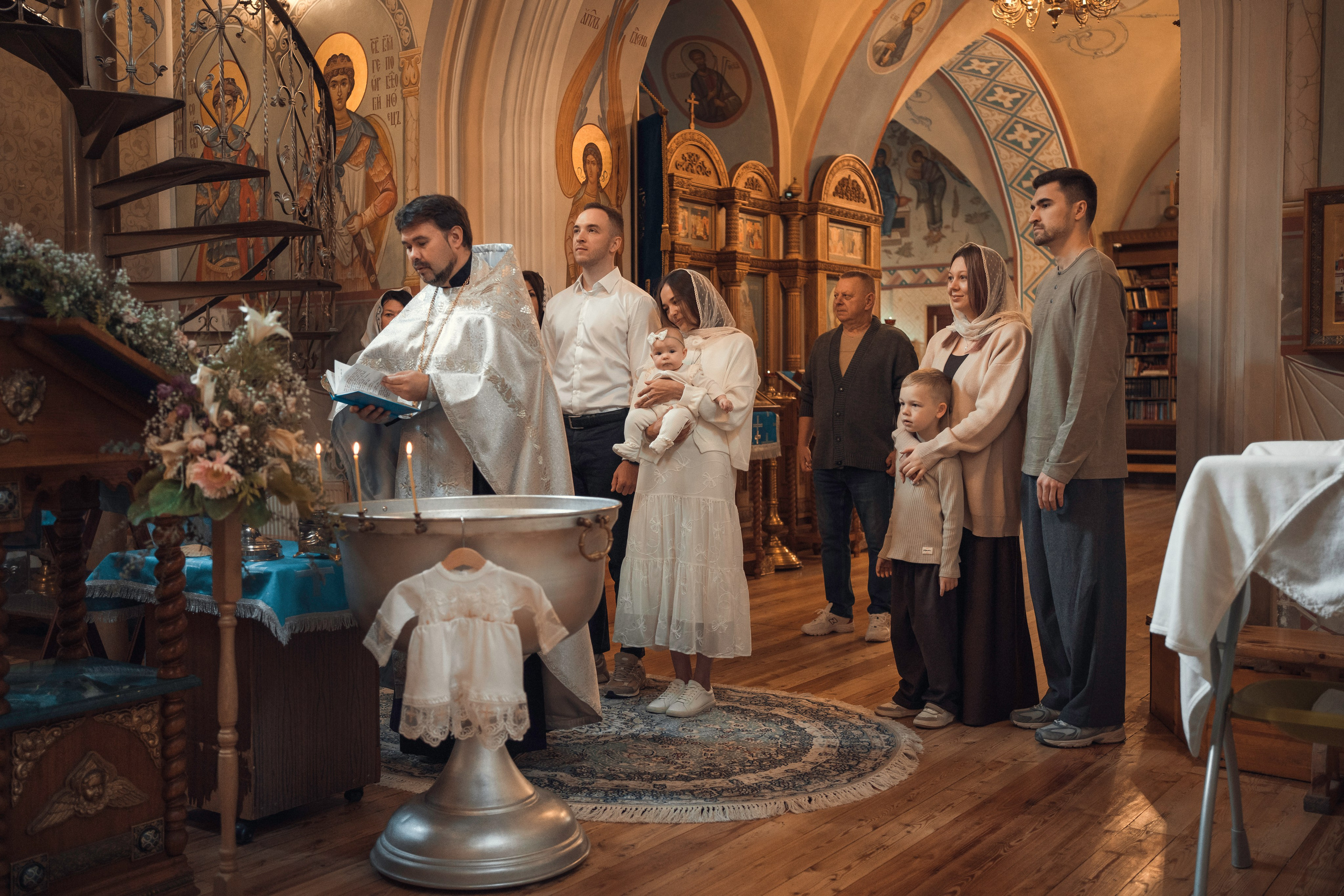 Таинство Крещения Ксении-Есении. Фотограф на Крещение в Москве Ткач Елена