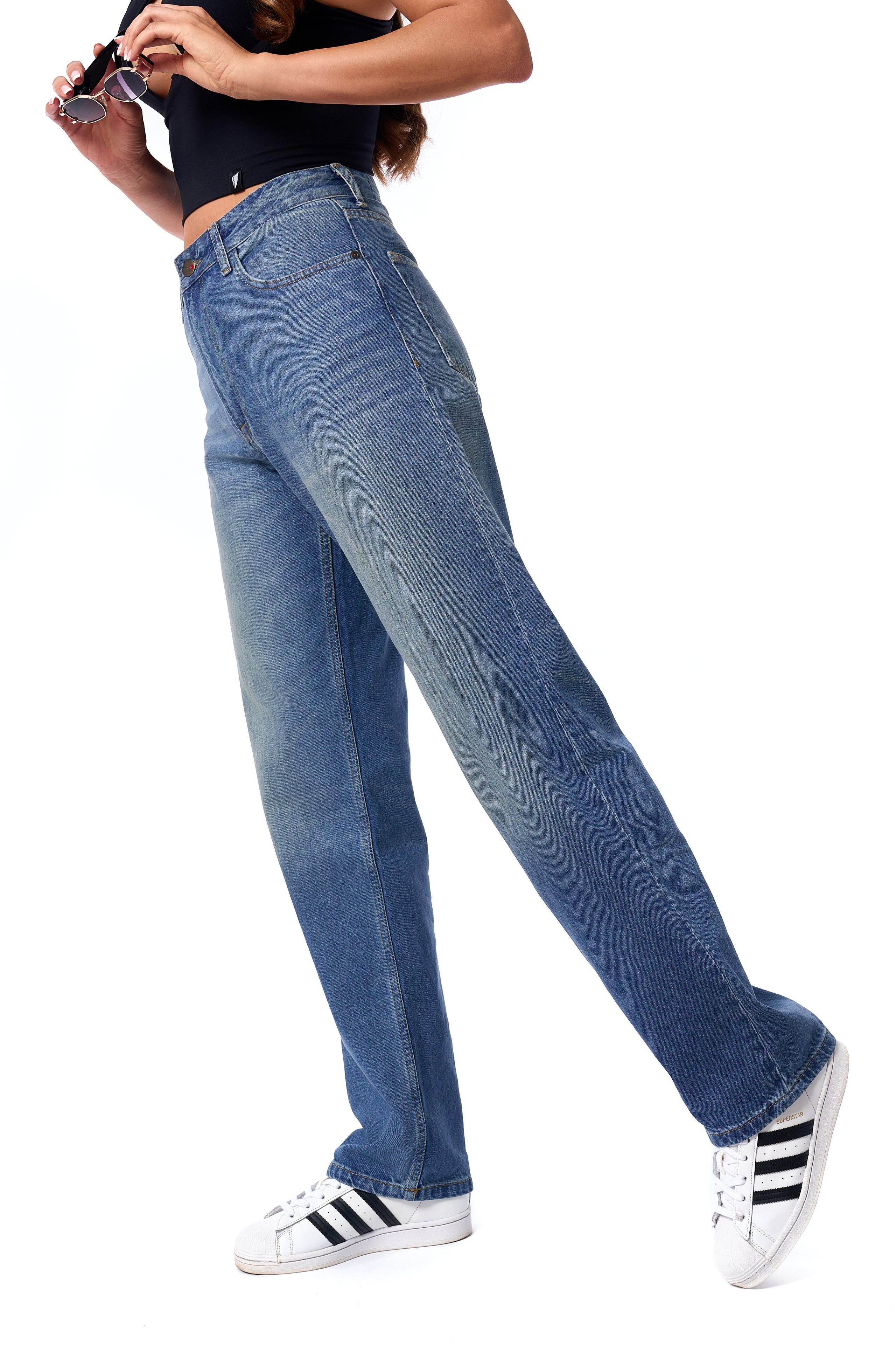 Джинсы женские. Каталожный предметный фотограф