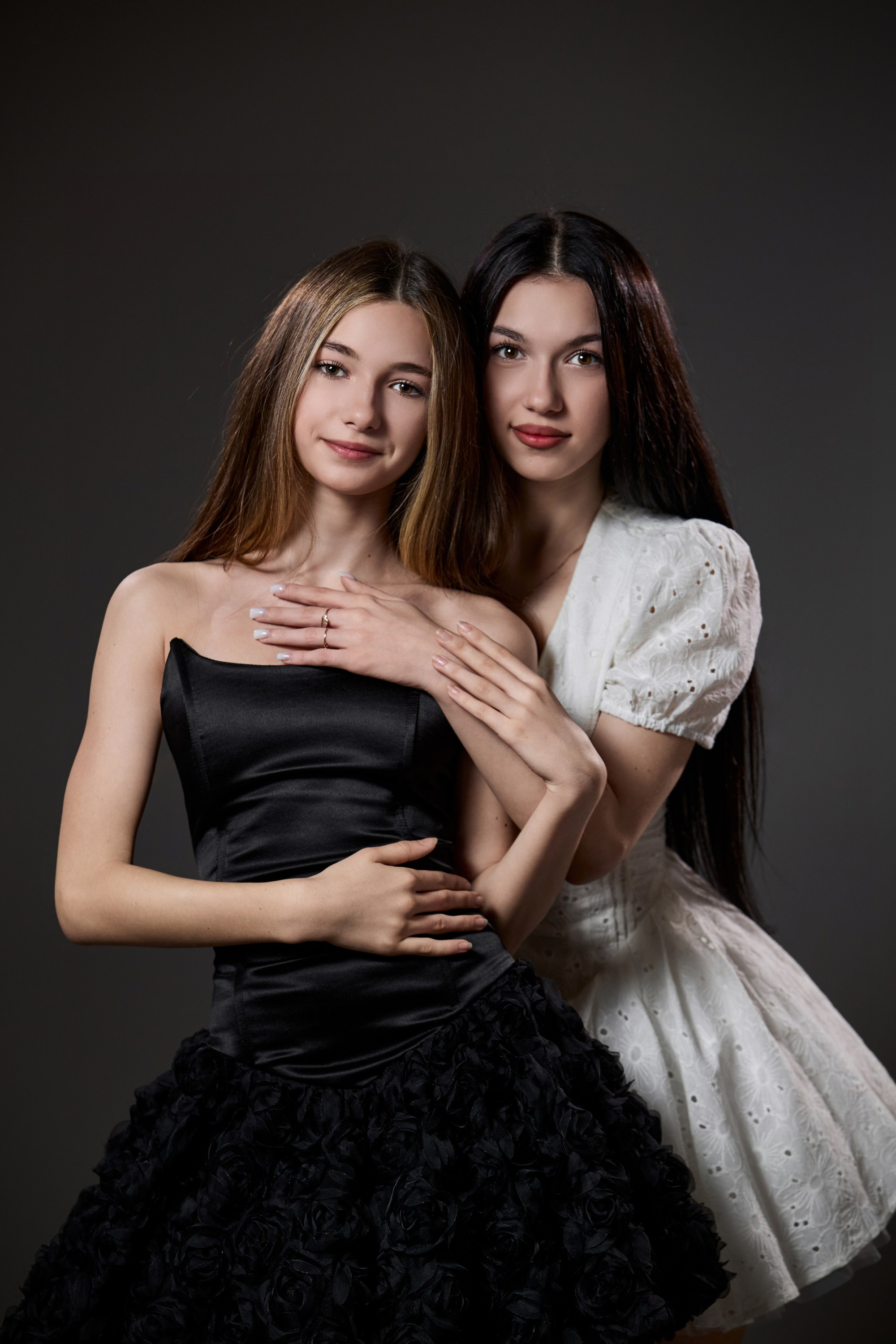 АРИНА И АЛИНА. СТУДИЯ «ВСЕ В КАДРЕ». Фотограф Татаринов Андрей (Донецк / Макеевка)