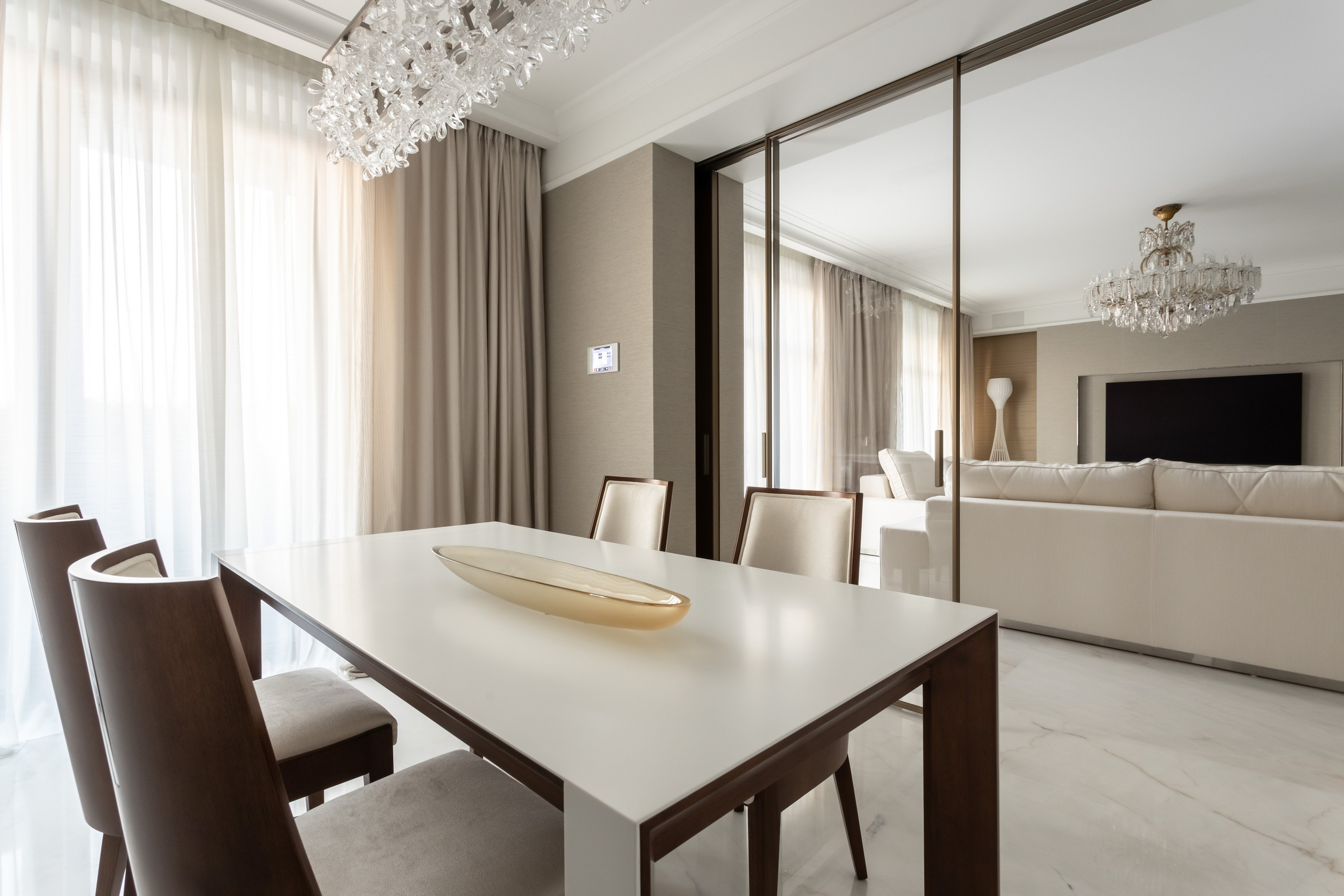 Luxury apartment dining room interior by architect Viktoria Zaretskaya - photographer Andrey Dunin