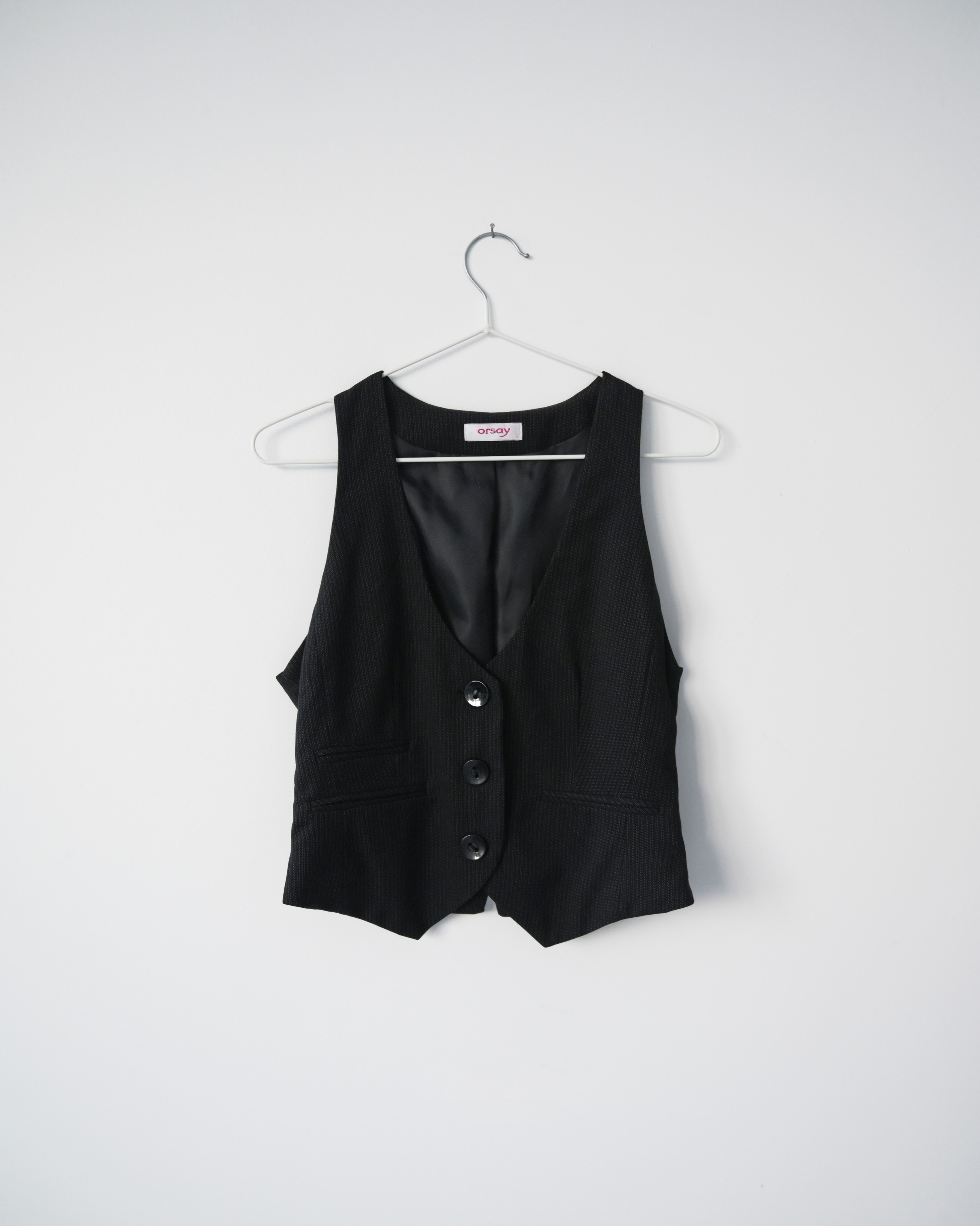 Приталенный жилет в тонкую полоску 500 руб/час Размер S, M | Залоговая стоимость - 1500 руб 