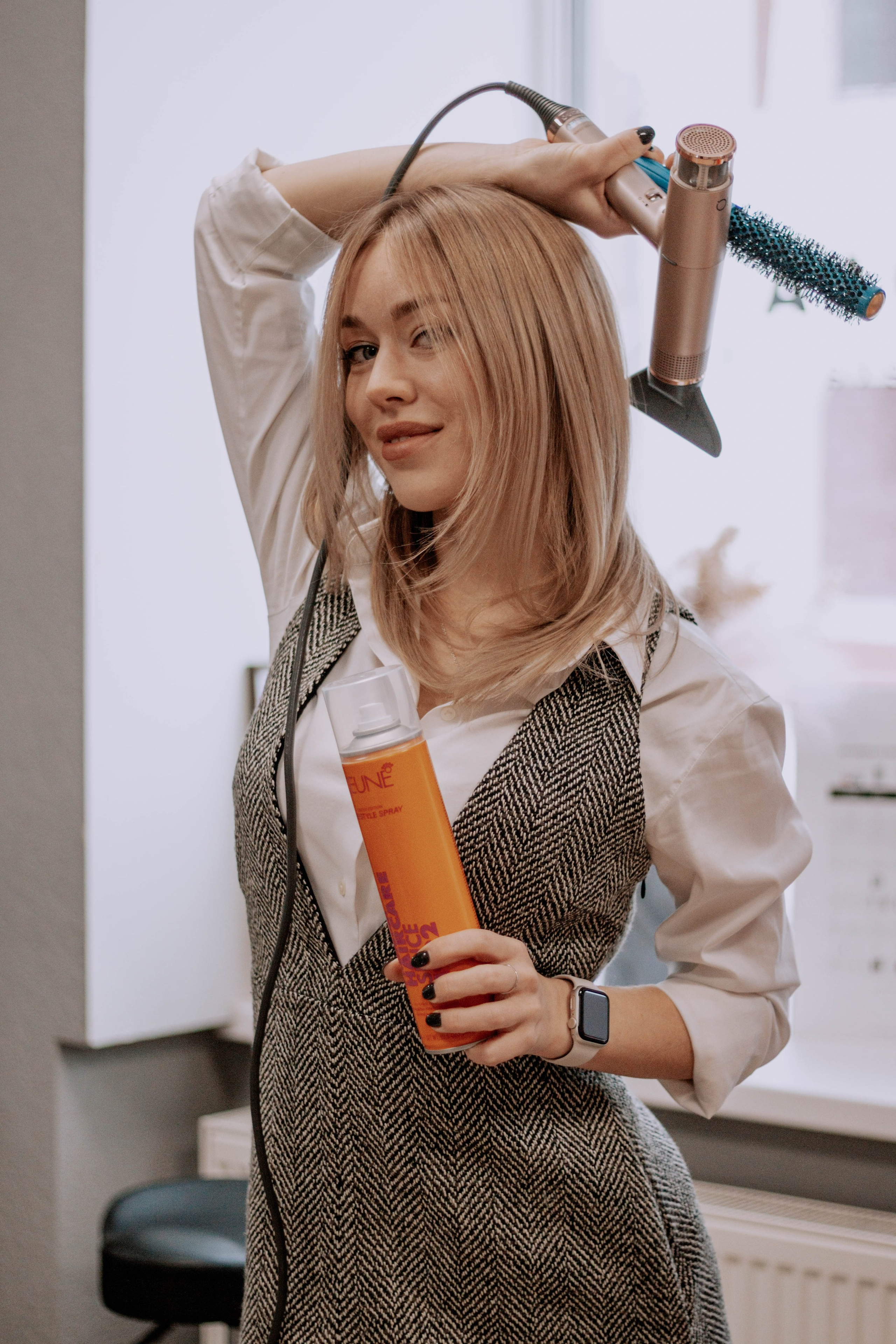 Настя- стилист по волосам. Бережно сохраняю ваши чувства и истории на своих фотографиях