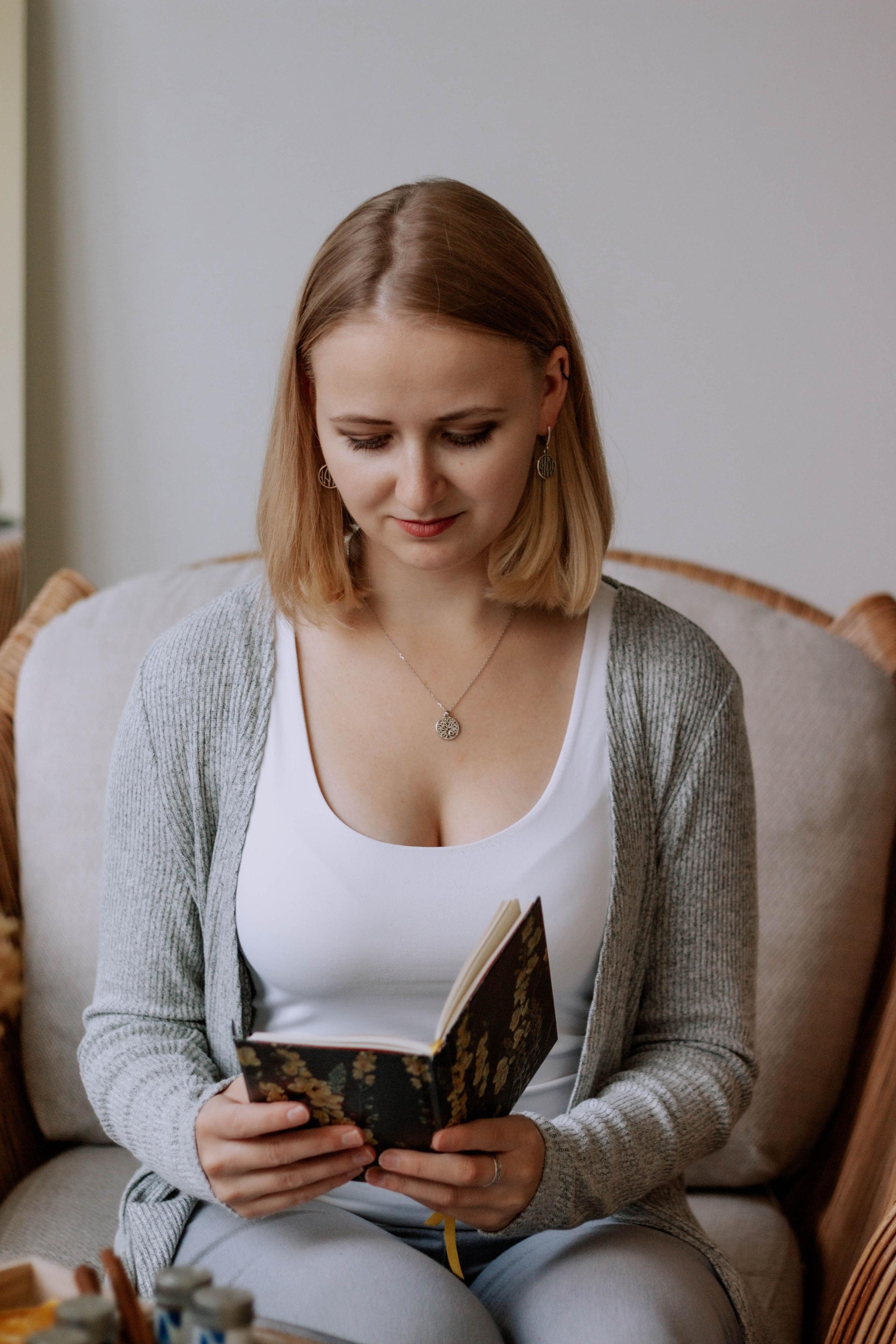 Алиса — Ароматерапевт. Бережно сохраняю ваши чувства и истории на своих фотографиях