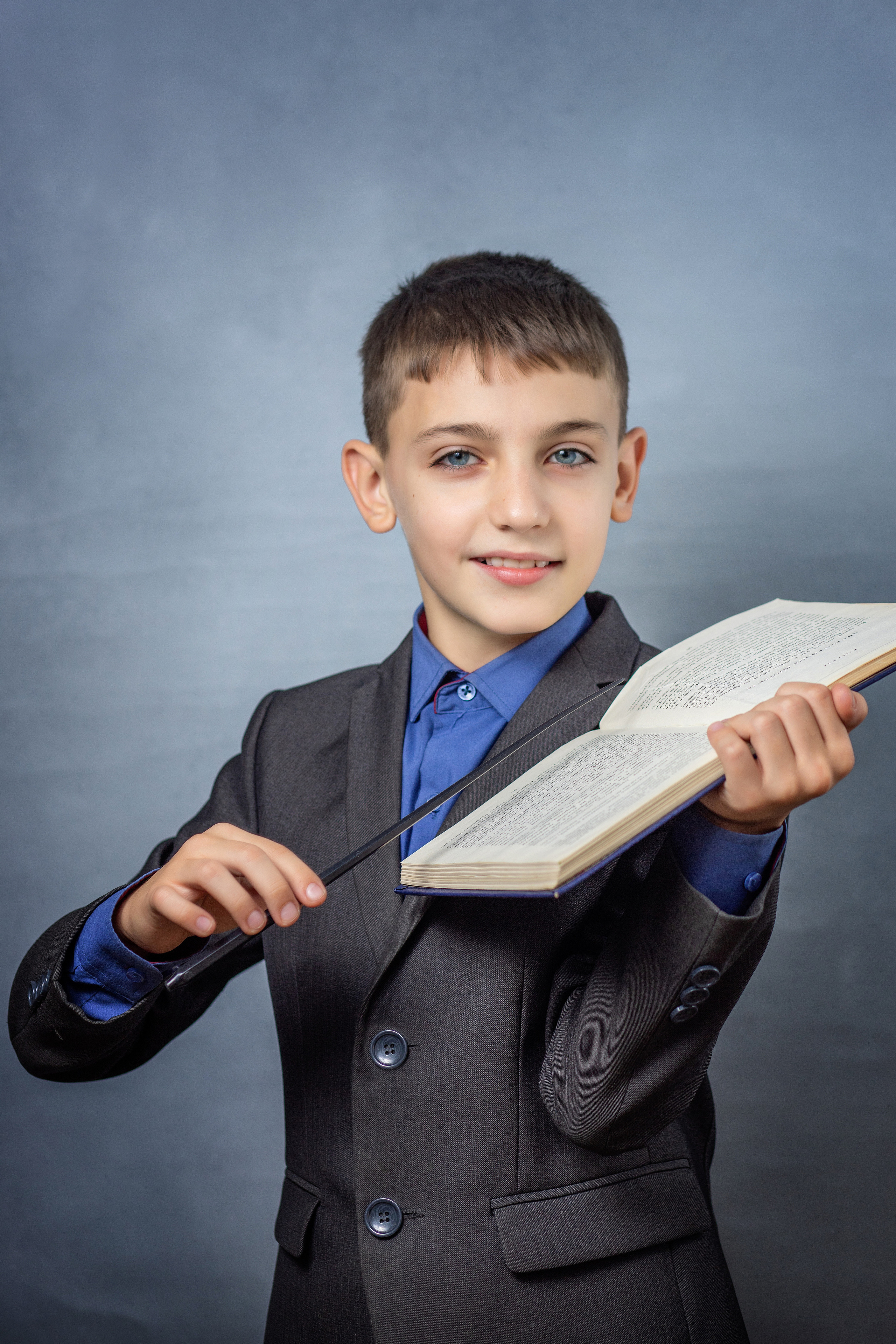 Портреты с виньеток. Современные выпускные альбомы для 9-11х классов заказать в Хабаровске