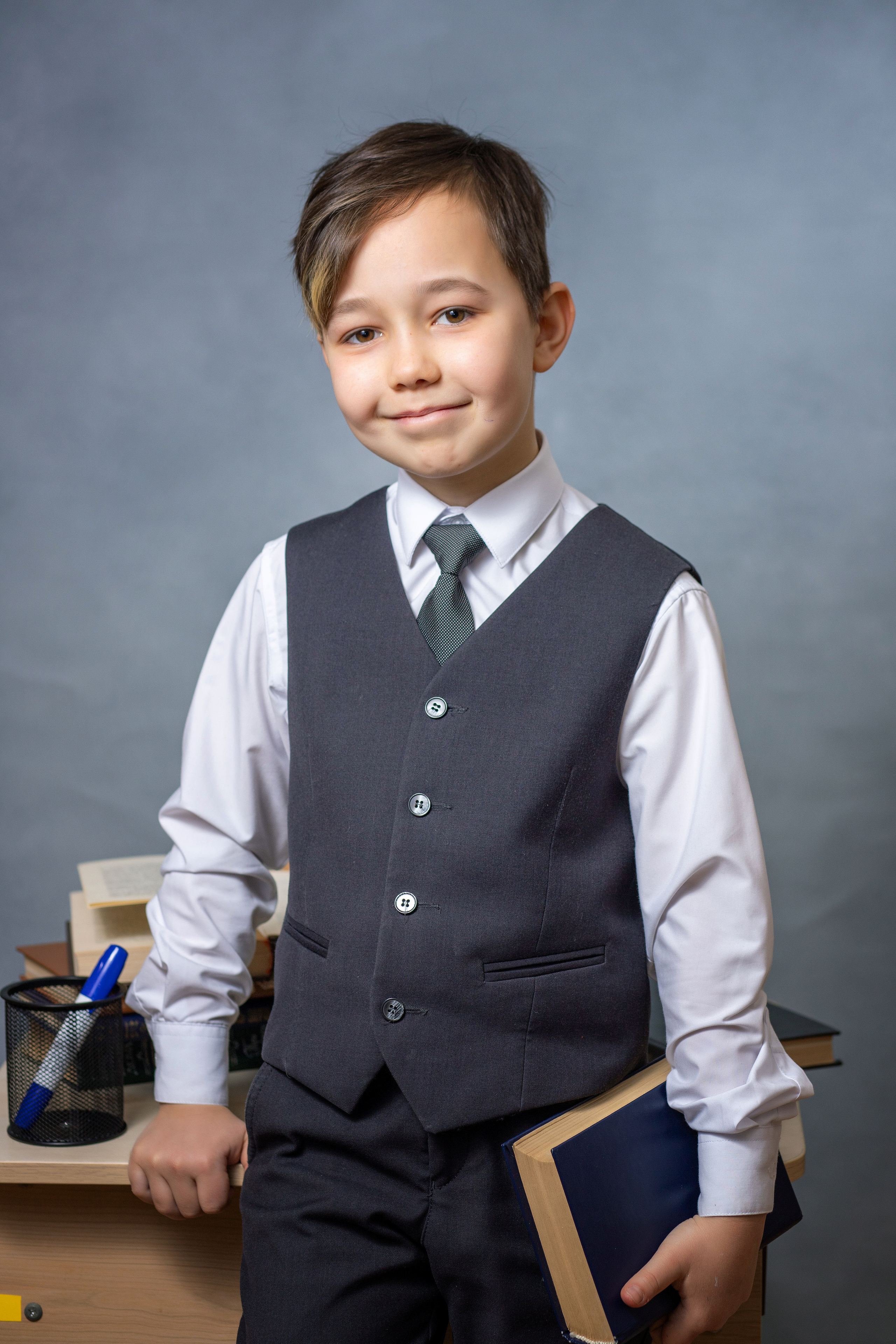 Портреты с виньеток. Современные выпускные альбомы для 9-11х классов заказать в Хабаровске