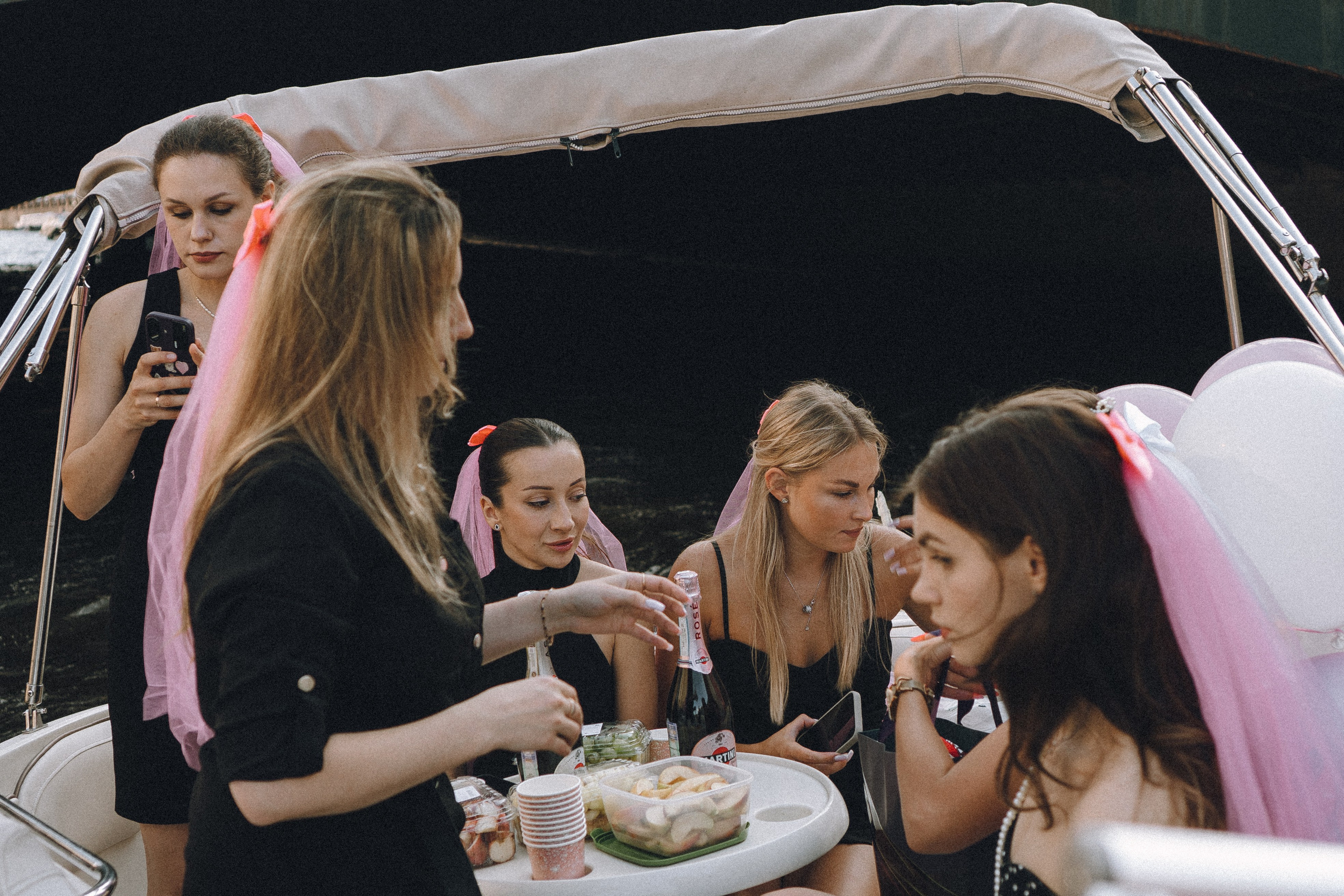 ДЕВИЧНИК НА КАТЕРЕ. Профессиональный фотограф, Санкт-Петербург — Виктория Богомолова
