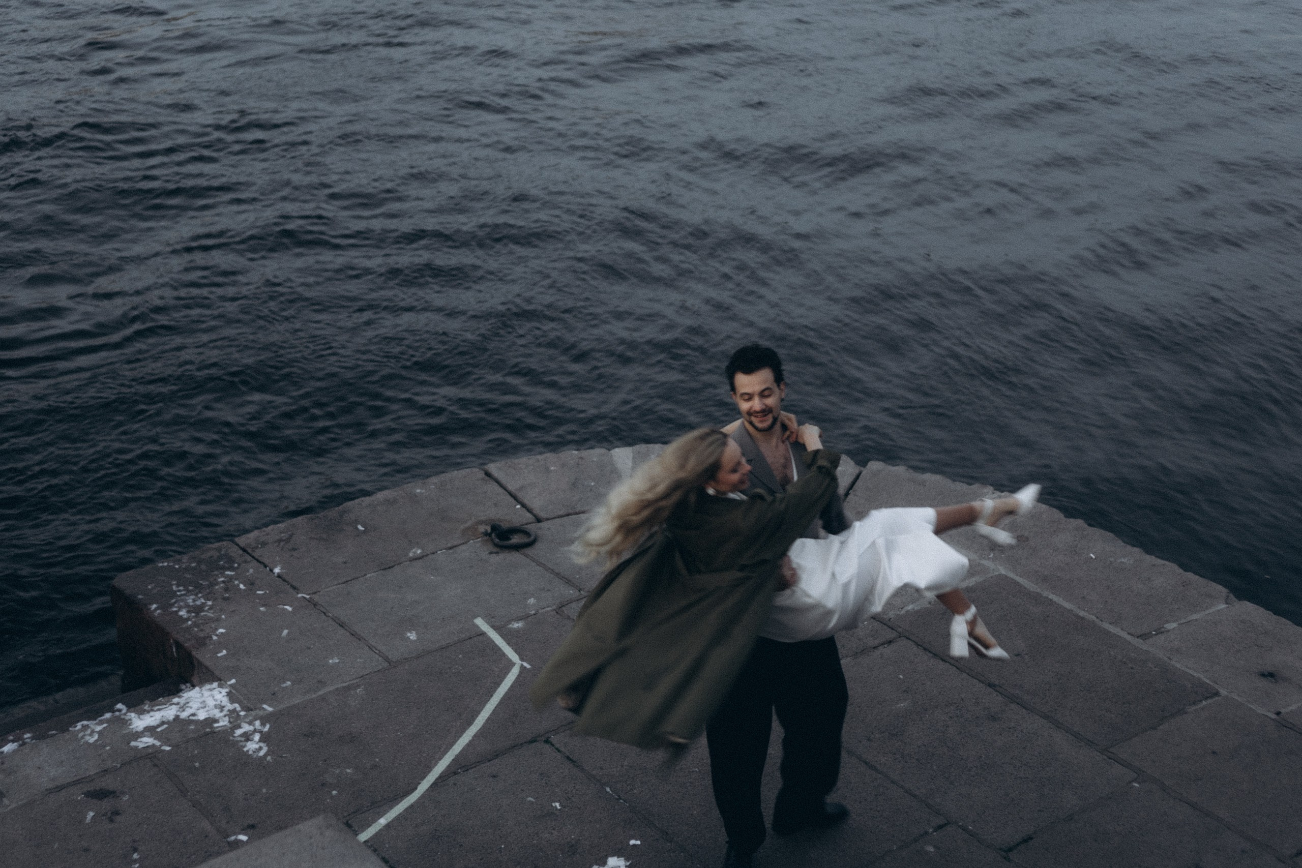 СВАДЕБНАЯ СЬЕМКА ПАРЫ НА РАССВЕТЕ В БЕЛЫЕ НОЧИ И ПРОГУЛКА С РАЗВОДНЫМИ МОСТАМИ И ПИКНИК ВОЗЛЕ ИСАКИЕВСКОГО СОБОРА. Профессиональный фотограф, Санкт-Петербург — Виктория Богомолова