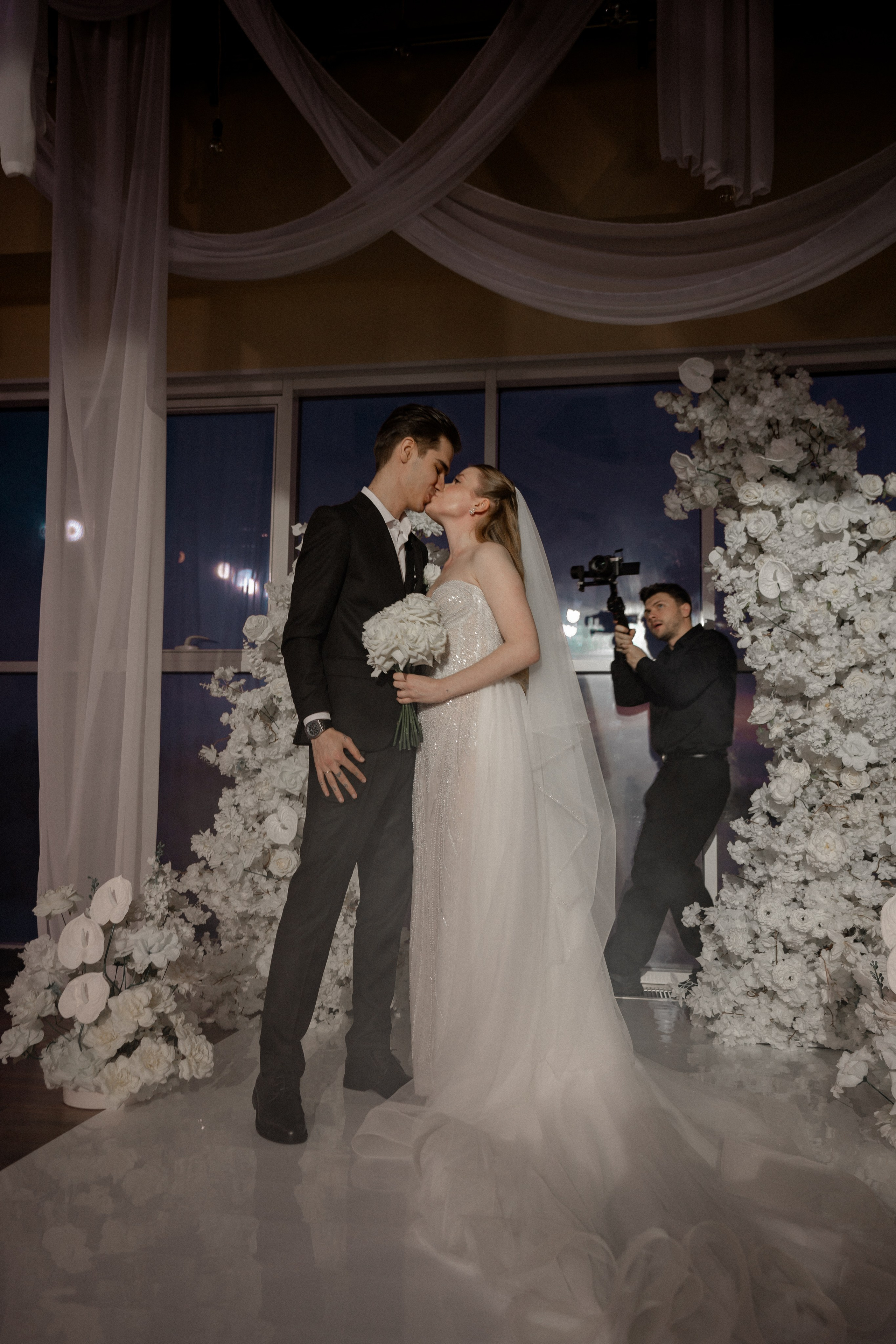 СВАДЕБНАЯ СЬЕМКА СБОРОВ В ОТЕЛЕ И ВЫЕЗД НА ЦЕРЕМОНИЮ (СНЯТО В СИБИРЕ В НИЖНЕВАРТОВСКЕ). Профессиональный фотограф, Санкт-Петербург — Виктория Богомолова