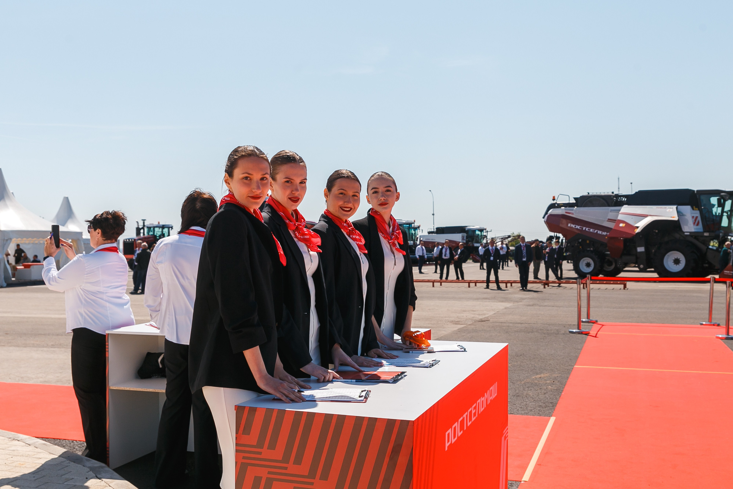 Открытие дилерского центра Ростсельмаш. Событийный фотограф Максим Бескоровайновнов