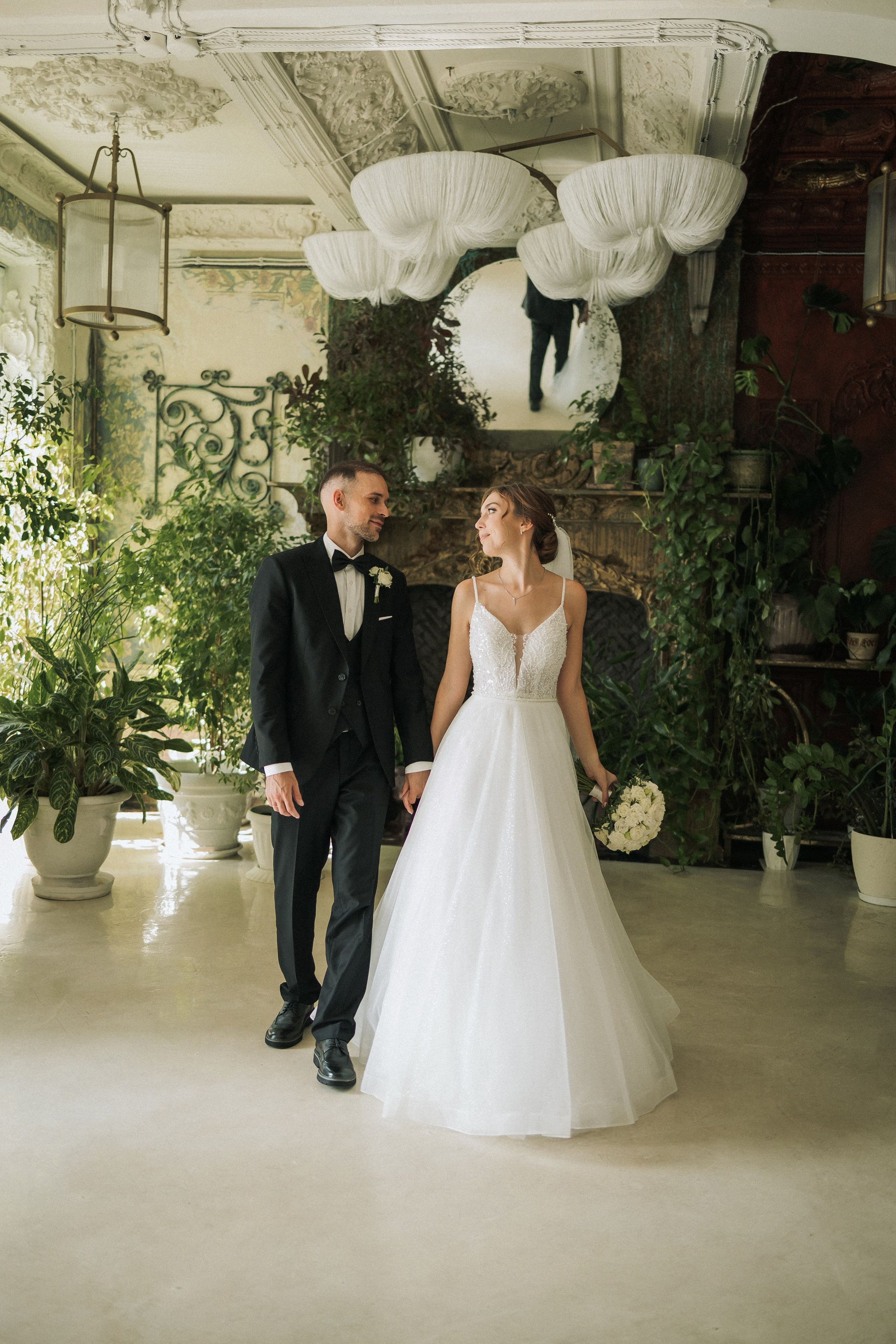 Свадебная прогулка Екатерины и Евгения. Свадебная фотография. Арина Рубах