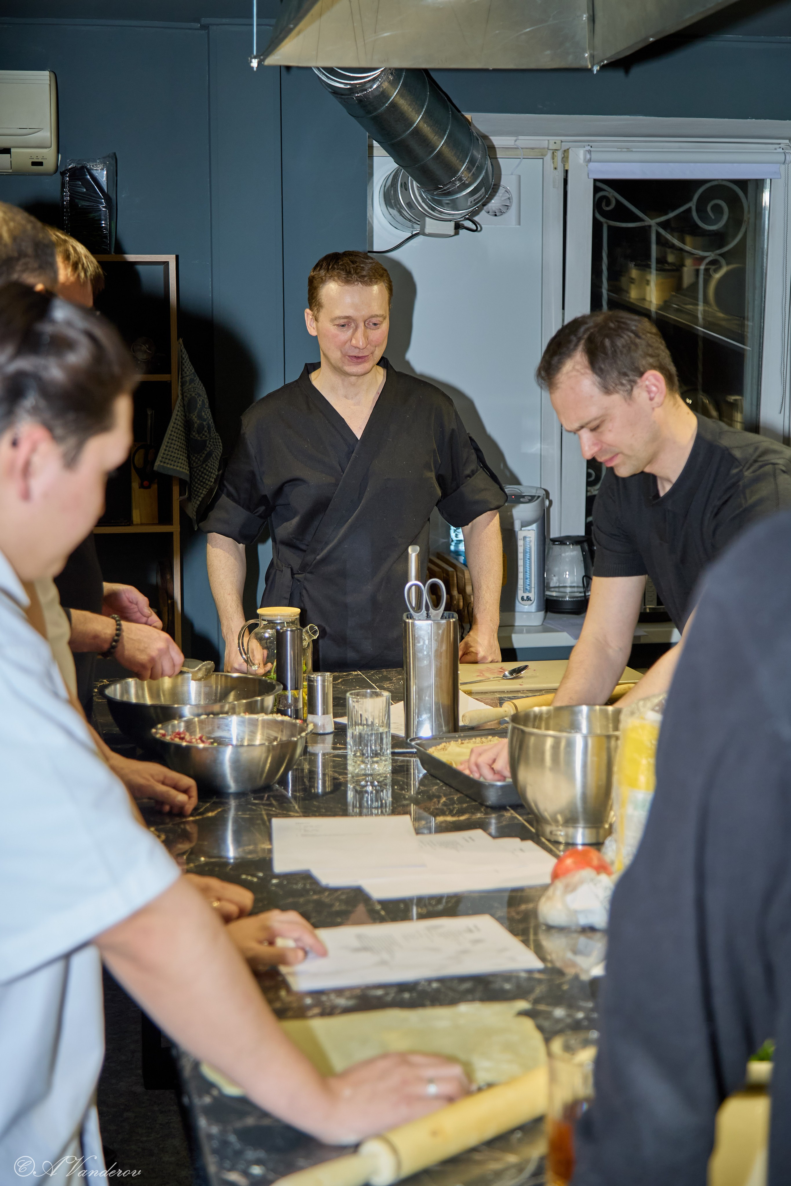 Мужские разговоры на кухне. Фотограф Омск | Александр Вандеров