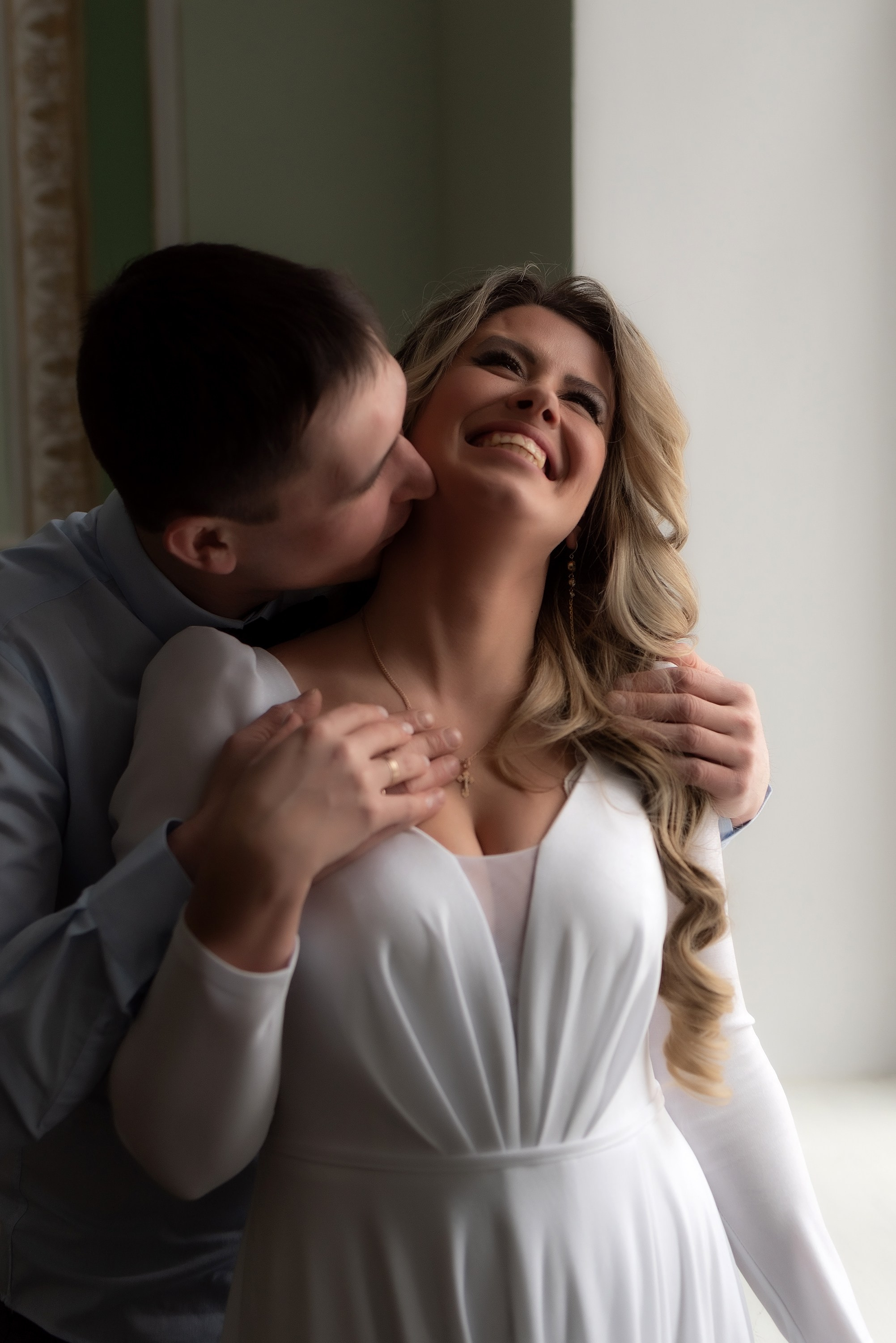 Свадебный фотограф Николай Коляганов запечатлел невесту и жениха в фотостудии 2F Studio