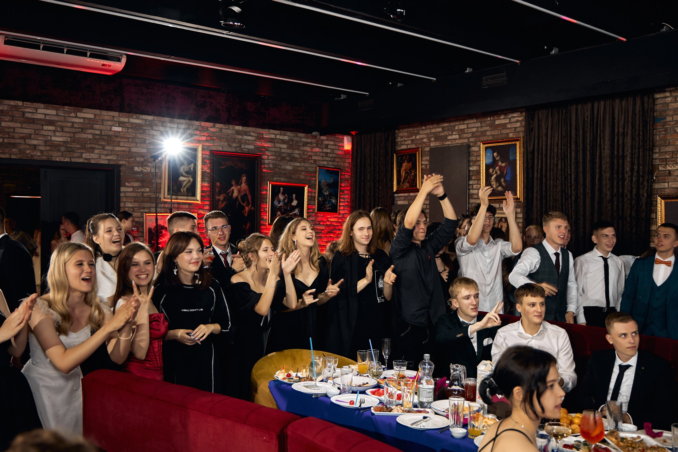 Фотограф на выпускной. Свадебный репортажный и фуд фотограф в Барнауле Гайфулин Виталий