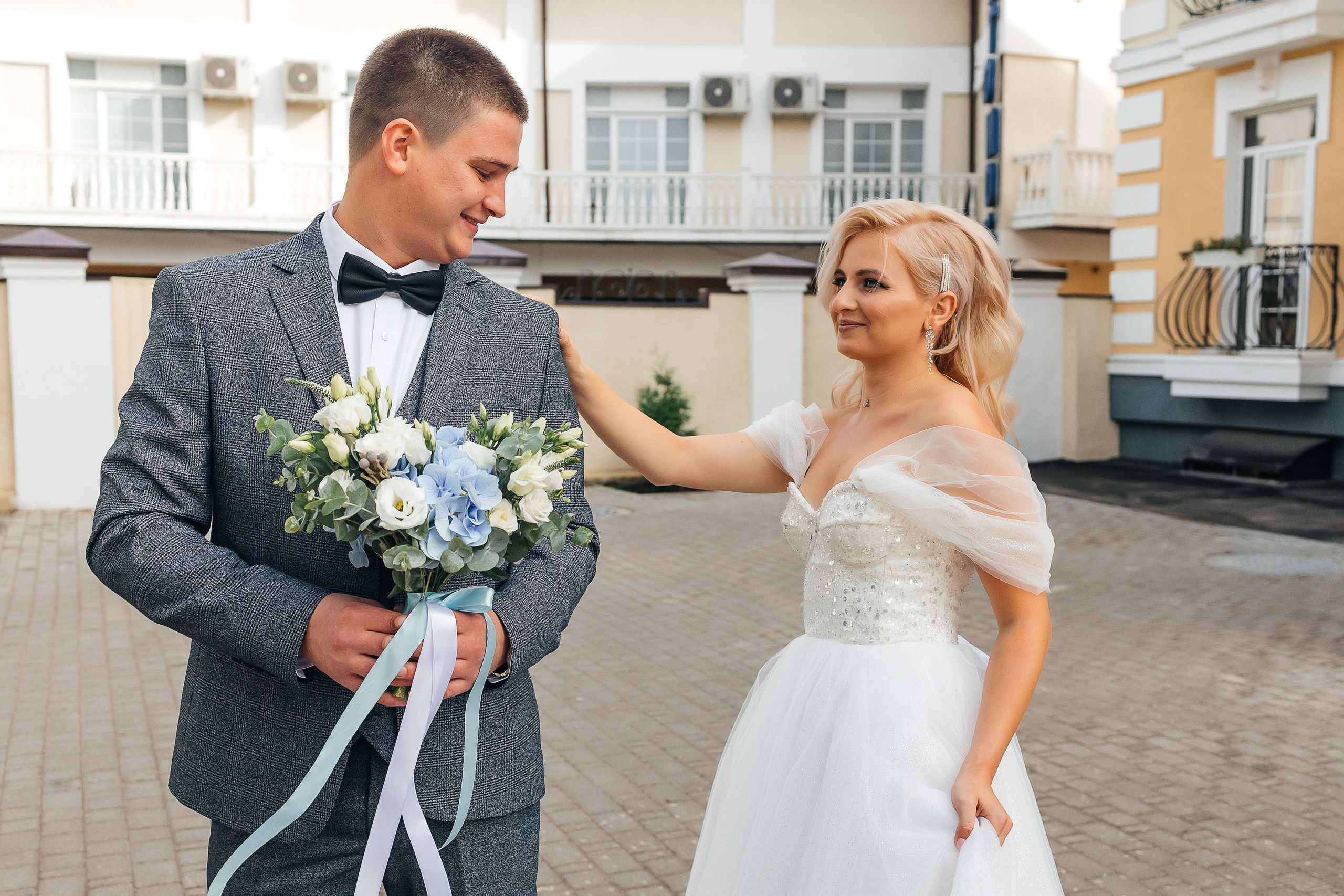 Стильная фотосессия пары в интерьерах ресторана. Олег Сверчков | Свадебный фотограф Вологда