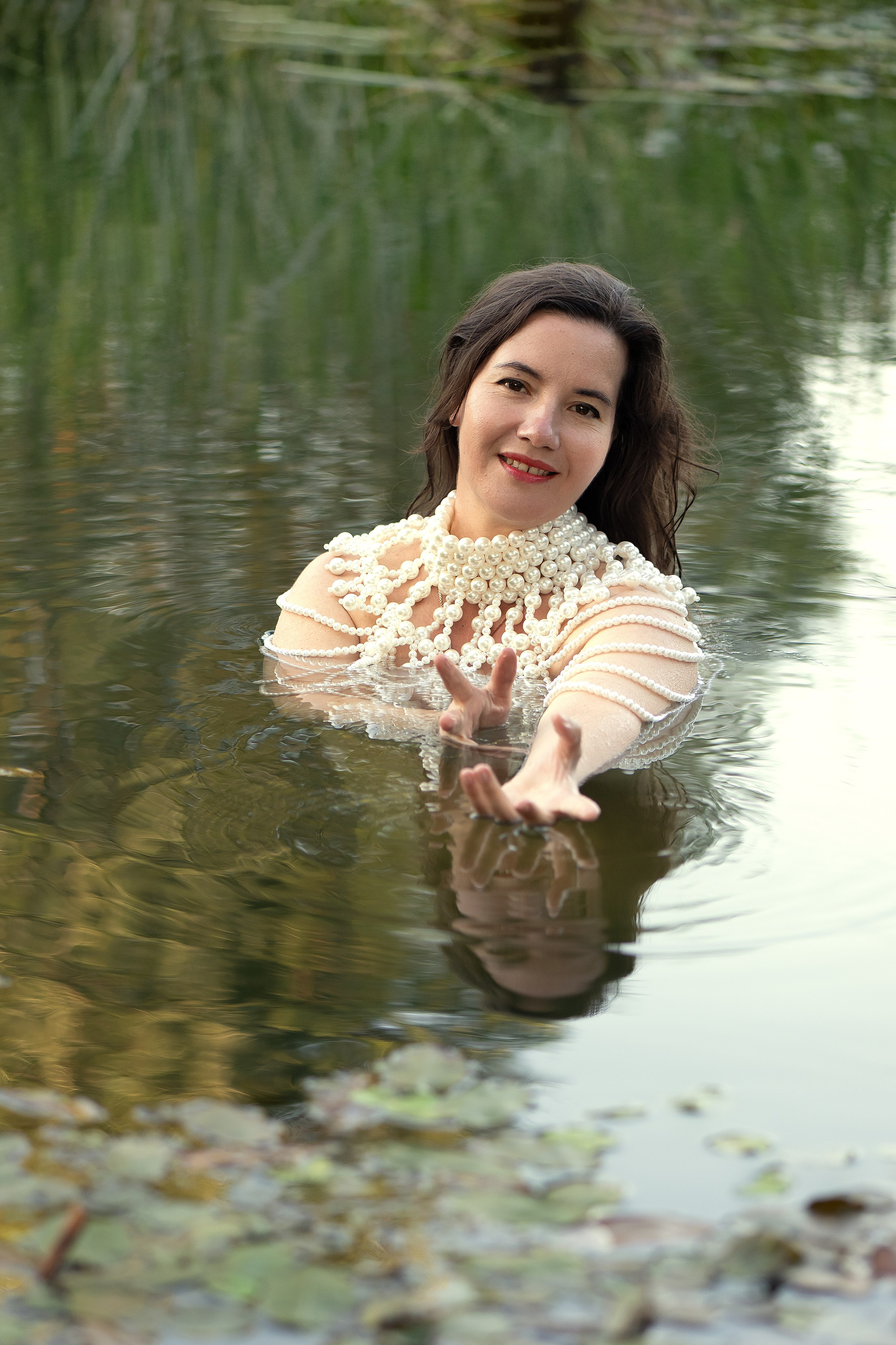Платье, бусы и вода...... Главная