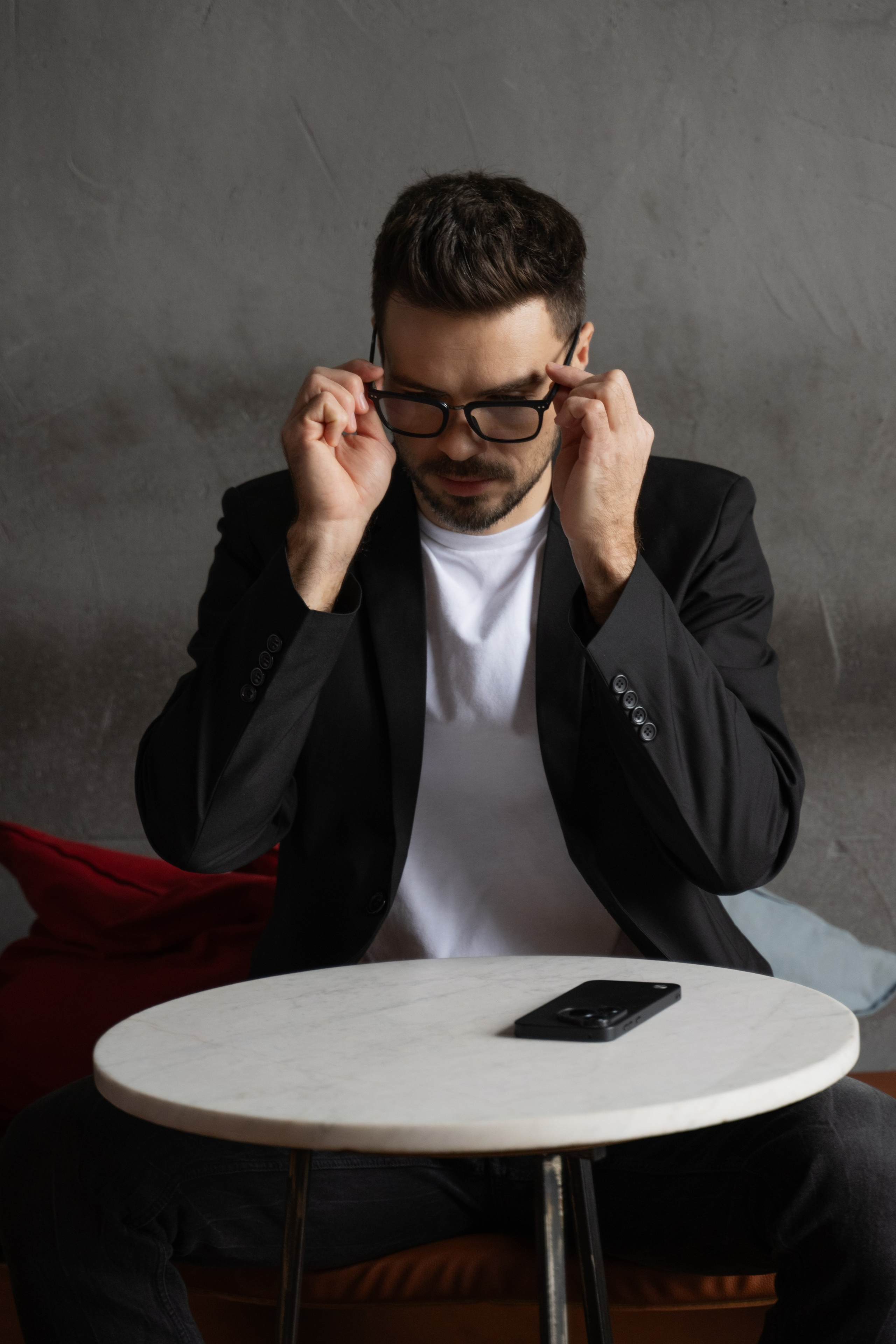 Красавчик в кафе. Главная