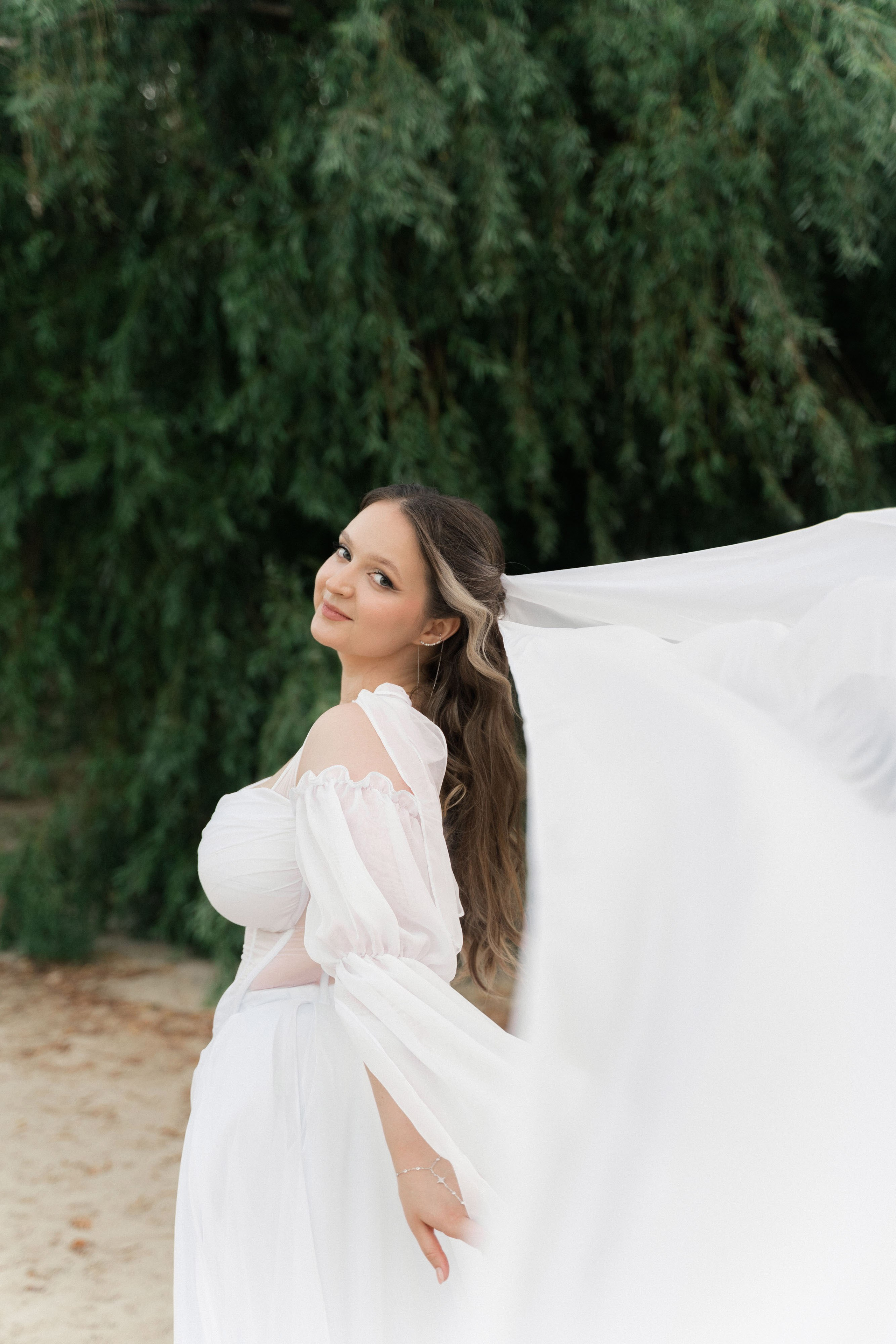 свадебная фотосессия невесты  на берегу реки Дон 