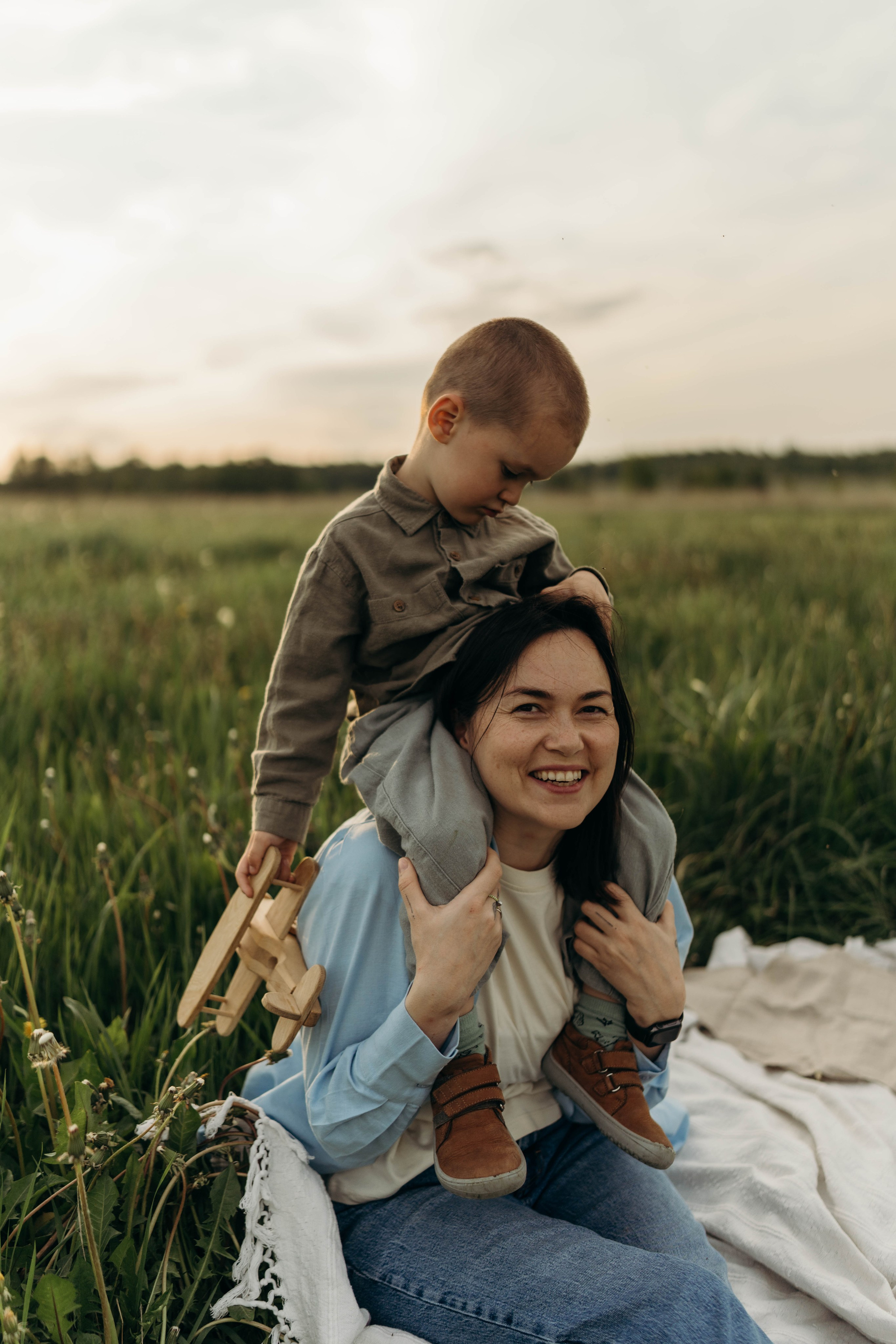 Семейная фотосессия на закате. Семейный и портретный фотограф во Владимире и Суздале