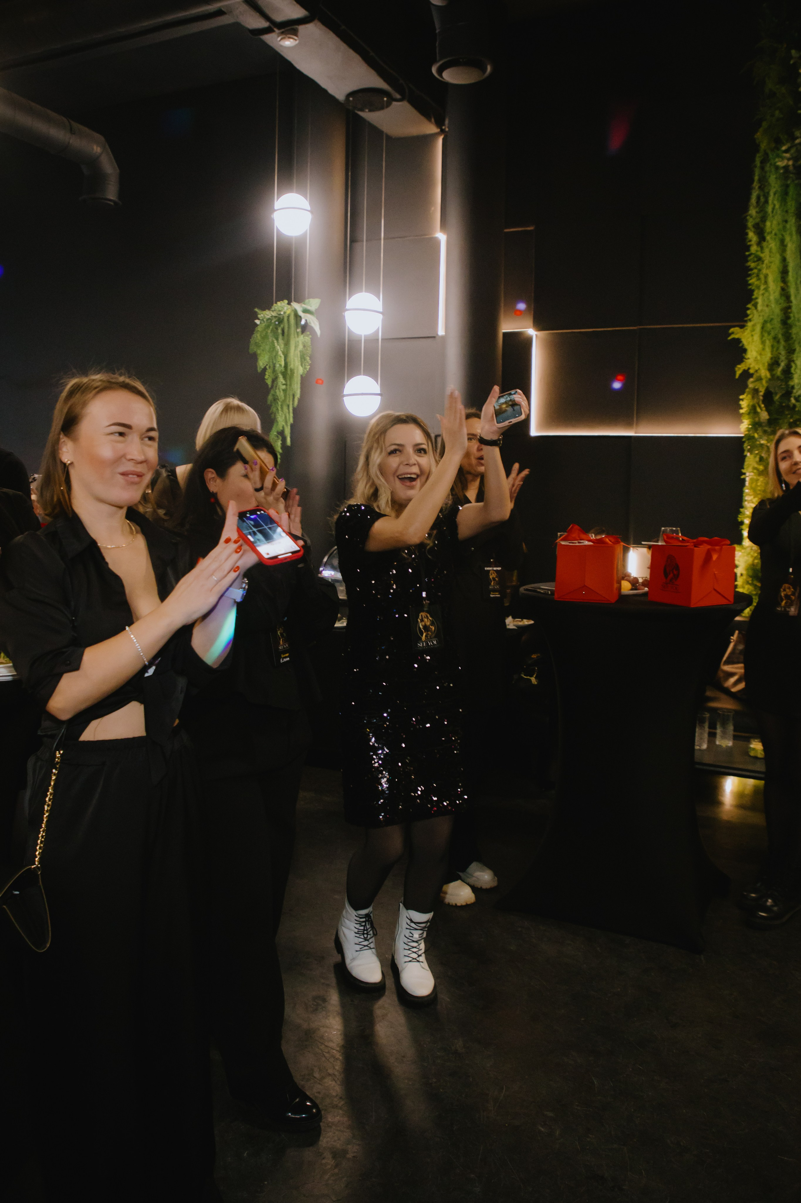 See `You Perfume. Фотограф в Москве и Санкт-Петербурге Дарина